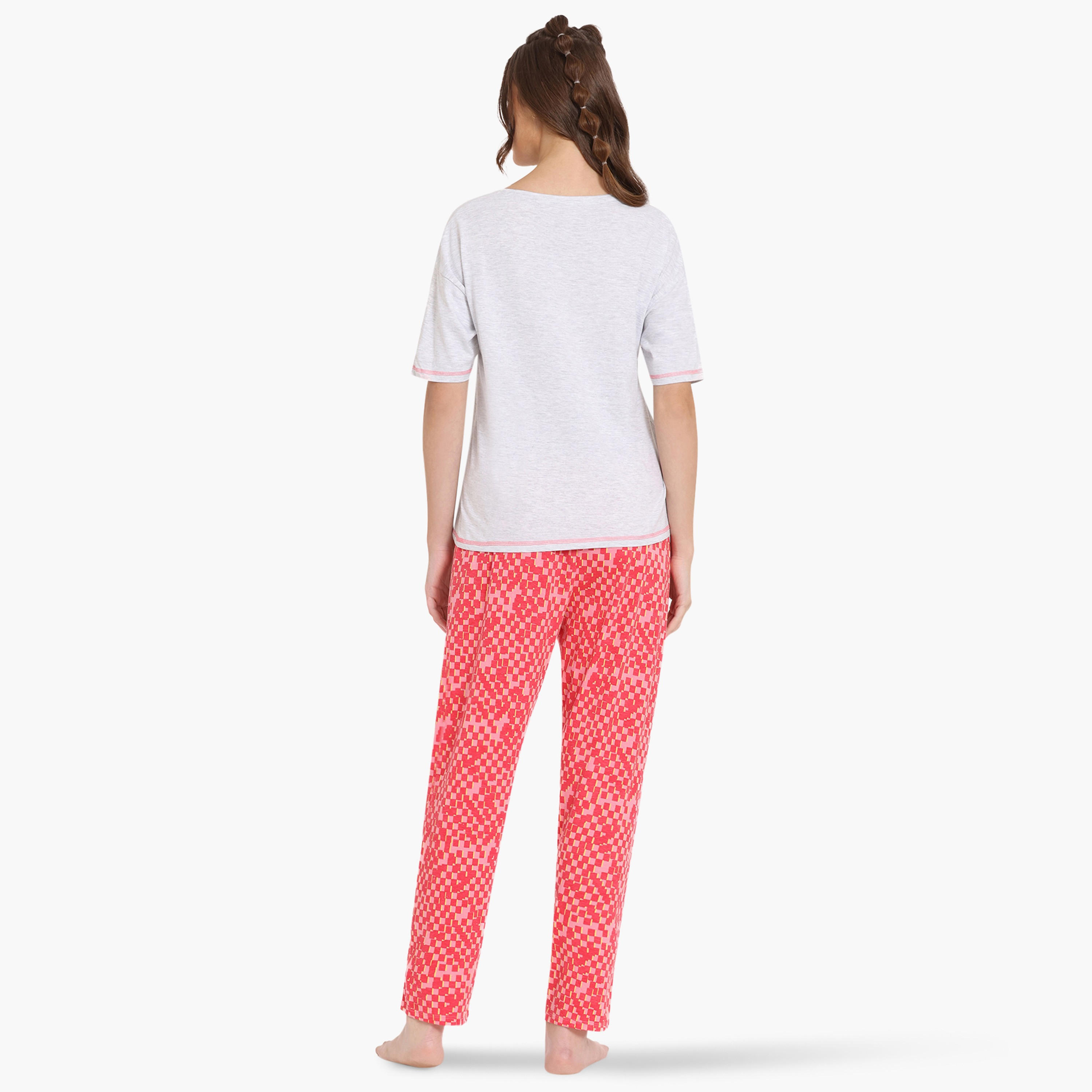 طقم بنطلون بيجاما وتيشيرت بياقة مستديرة وطبعات من زيفامي-women-clothing-nightwear-pyjamas-longsets-image-3