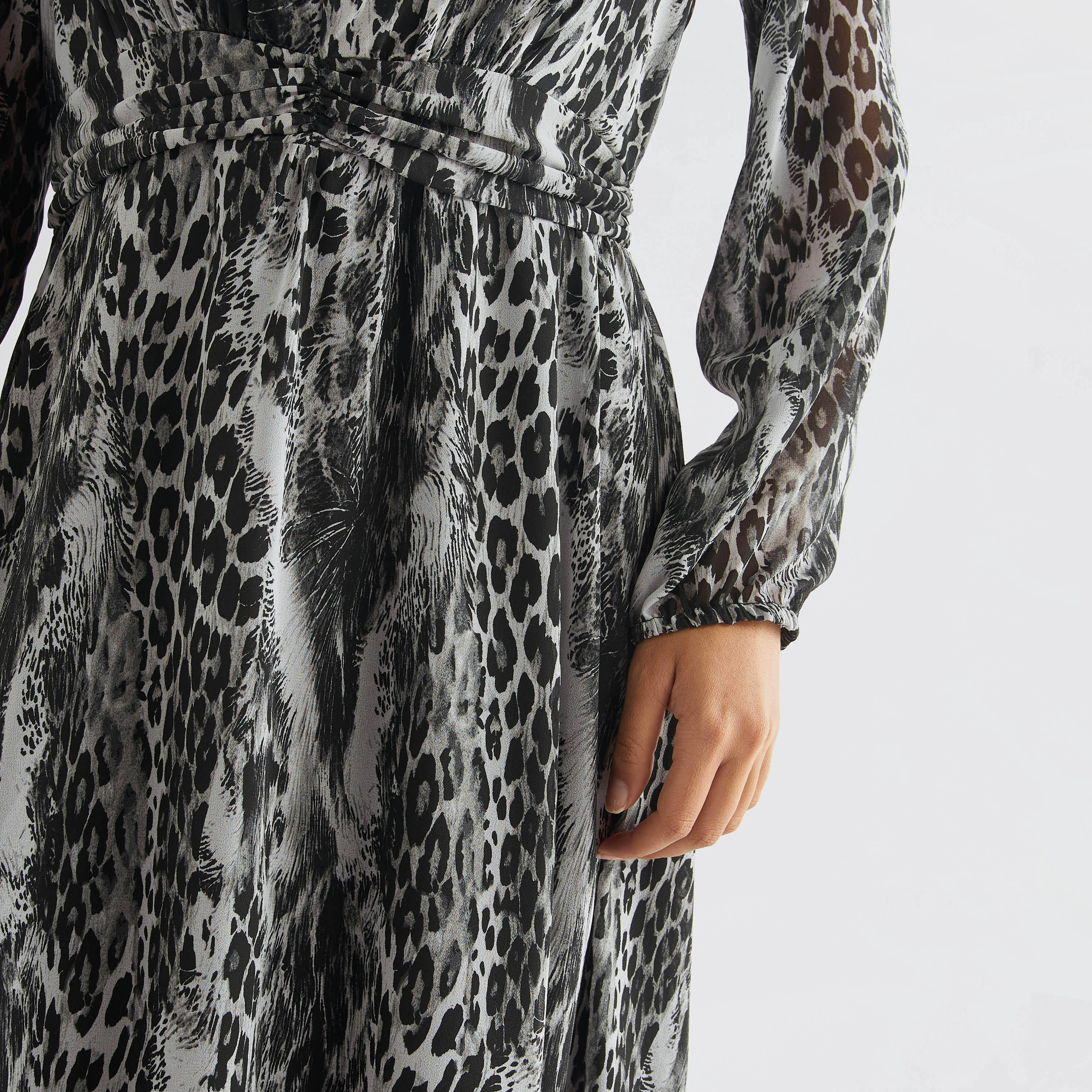 فستان ميدي بياقة مستديرة وأكمام طويلة وطبعات حيوانات-women-clothing-dresses-image-4