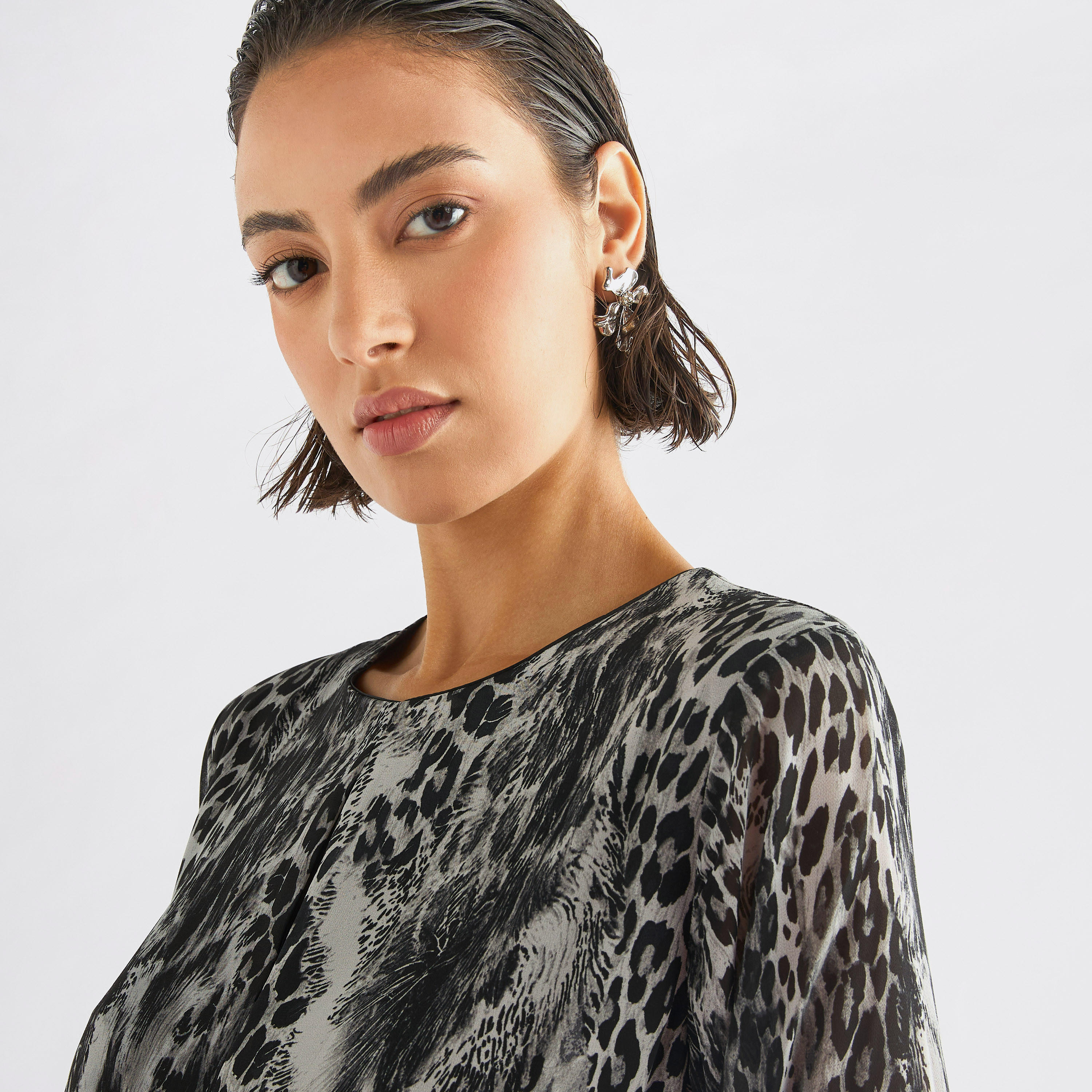 فستان ميدي بياقة مستديرة وأكمام طويلة وطبعات حيوانات-women-clothing-dresses-image-5