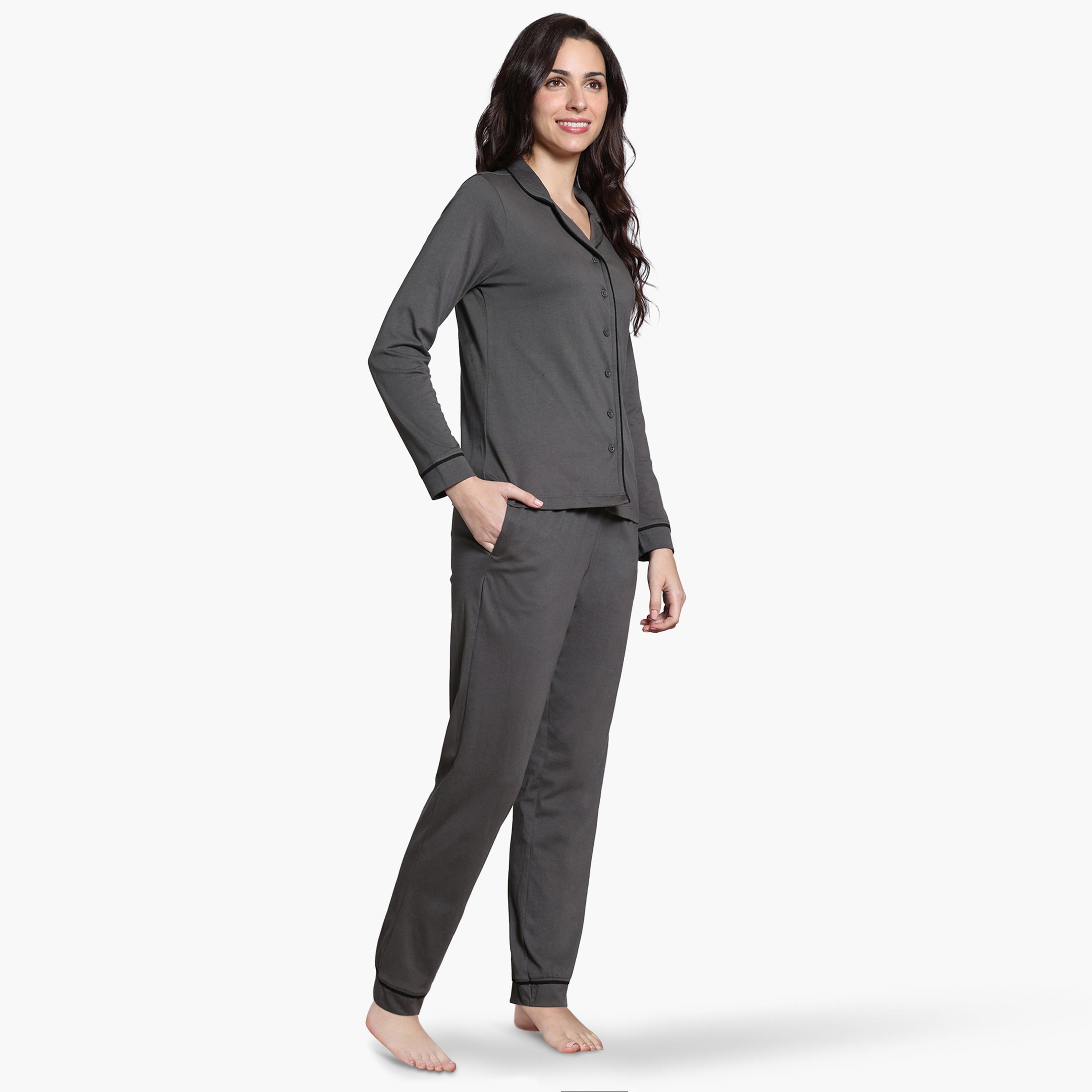 طقم بيجاما بتفاصيل خيوط بارزة من زيفامي-women-clothing-nightwear-pyjamas-longsets-image-8