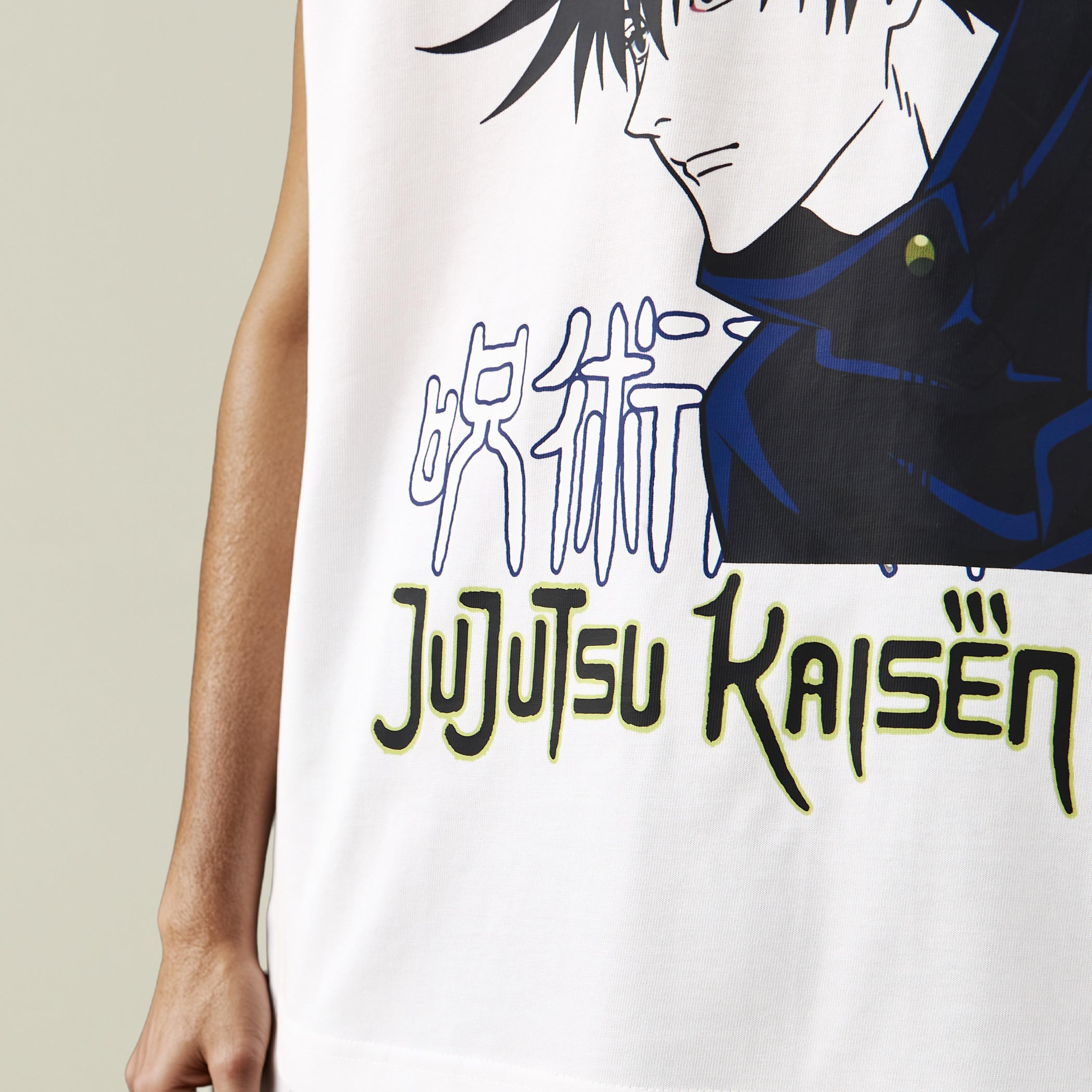 تيشيرت بياقة ضيقة وطبعات-men-clothing-tshirtsandpolos-tshirts-image-4