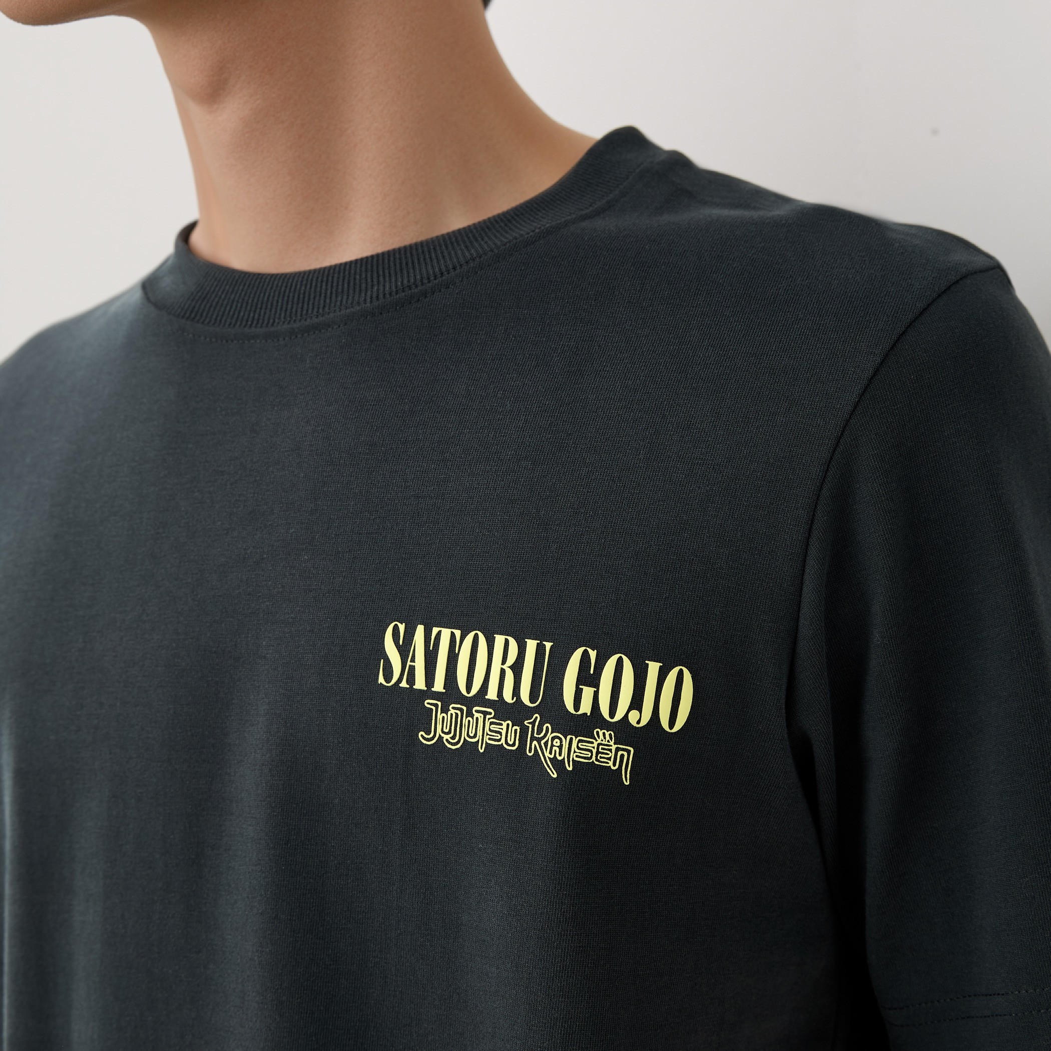 Satoru Goju Print Crew Neck T-shirt-men-clothing-tshirtsandpolos-tshirts-image-4