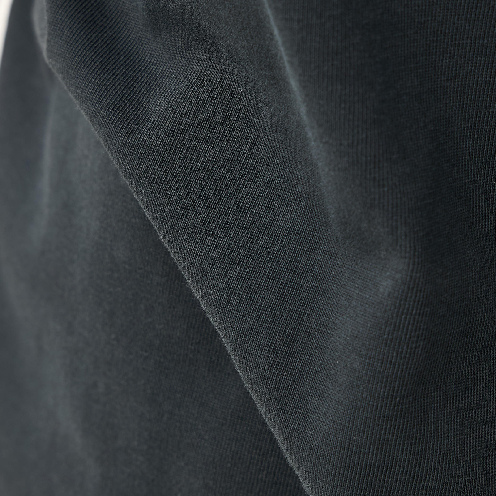 تيشيرت بياقة ضيقة وطبعات ساتورو غوجو-men-clothing-tshirtsandpolos-tshirts-image-5