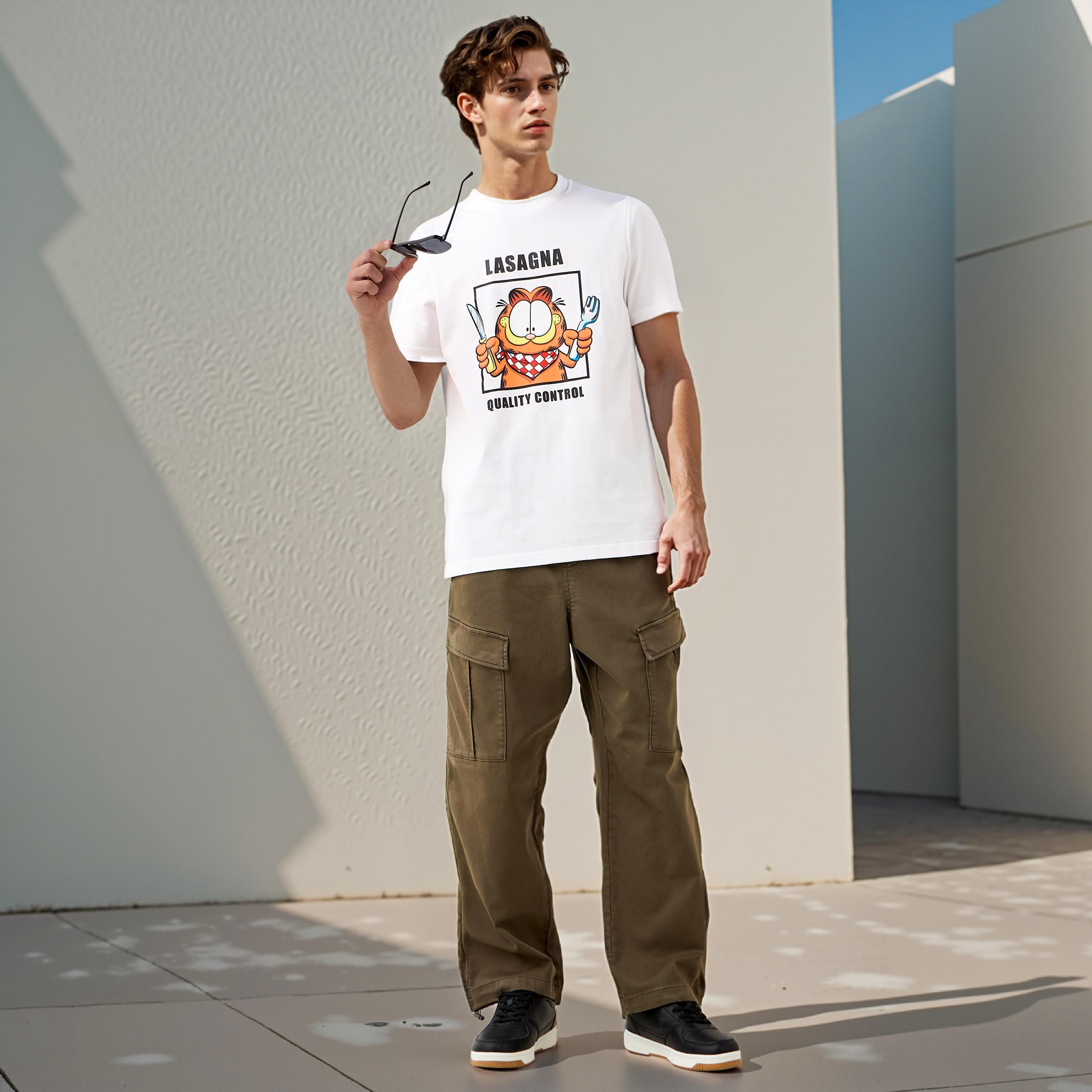 Garfield Print T-shirt with Crew Neck and Short Sleeves-men-clothing-tshirtsandpolos-tshirts-image-2