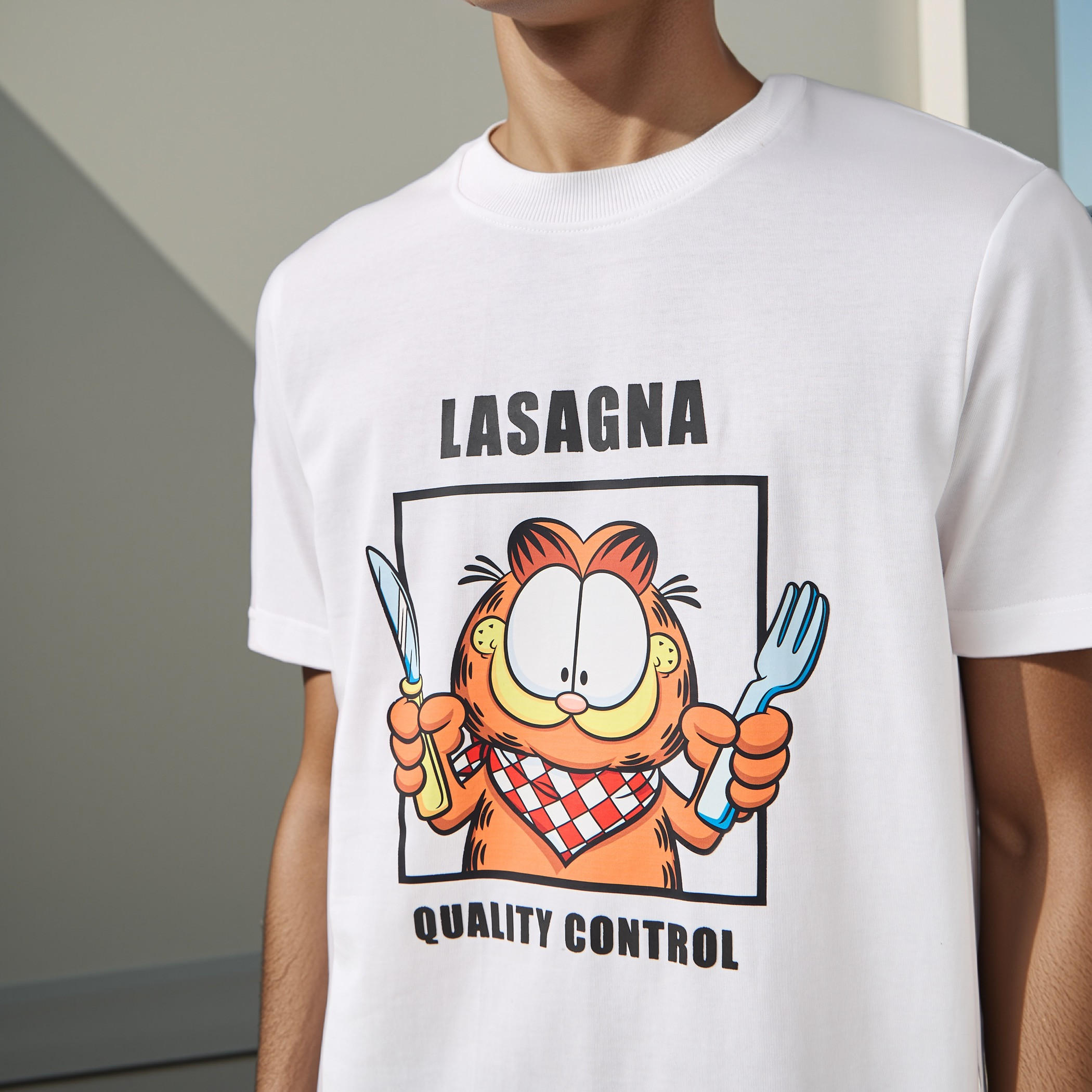 Garfield Print T-shirt with Crew Neck and Short Sleeves-men-clothing-tshirtsandpolos-tshirts-image-4