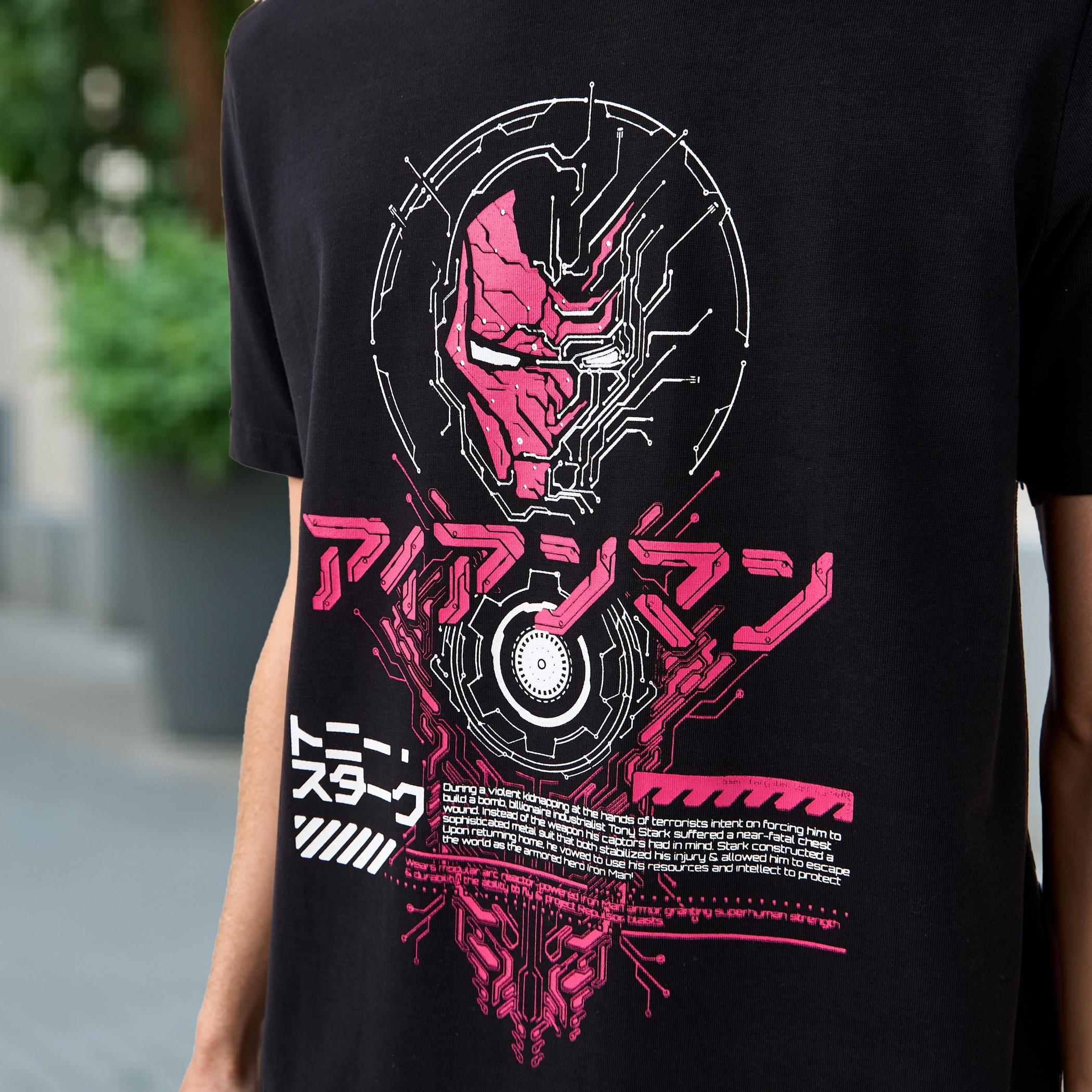 تيشيرت بياقة ضيقة وطبعات آيرون مان-men-clothing-tshirtsandpolos-tshirts-image-4