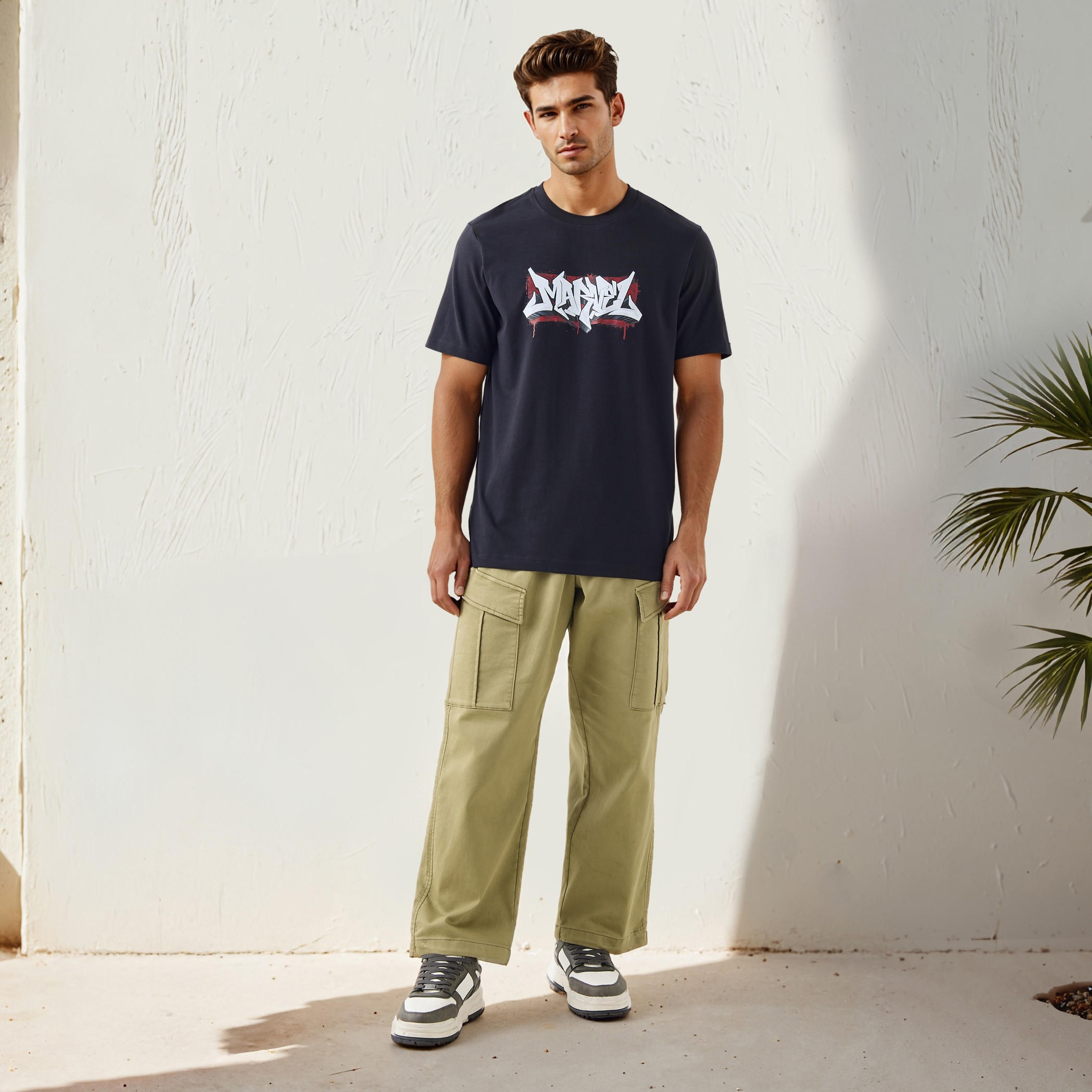 تيشيرت بياقة ضيقة وطبعات-men-clothing-tshirtsandpolos-tshirts-image-4