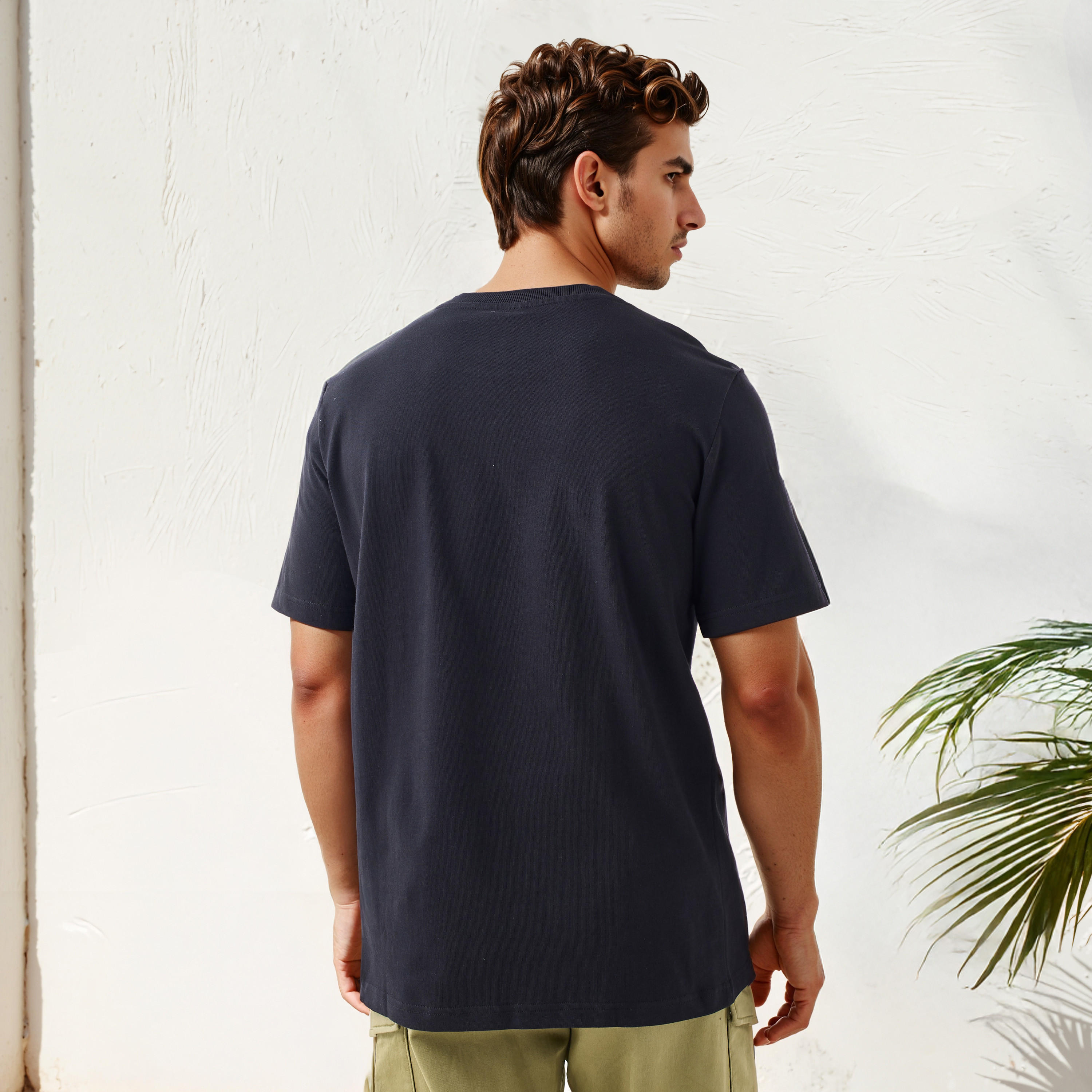 تيشيرت بياقة ضيقة وطبعات-men-clothing-tshirtsandpolos-tshirts-image-3