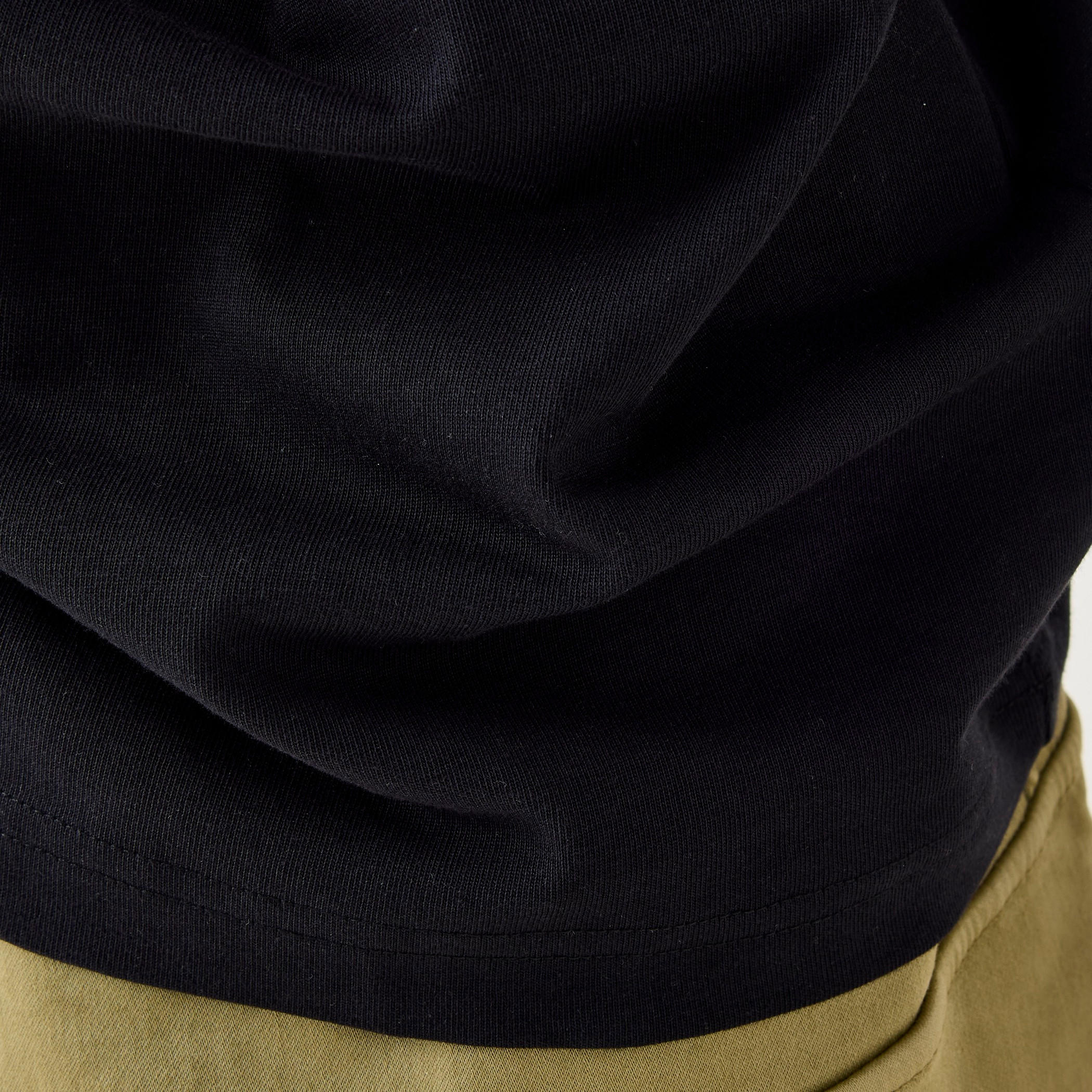 تيشيرت بياقة ضيقة وطبعات-men-clothing-tshirtsandpolos-tshirts-image-1