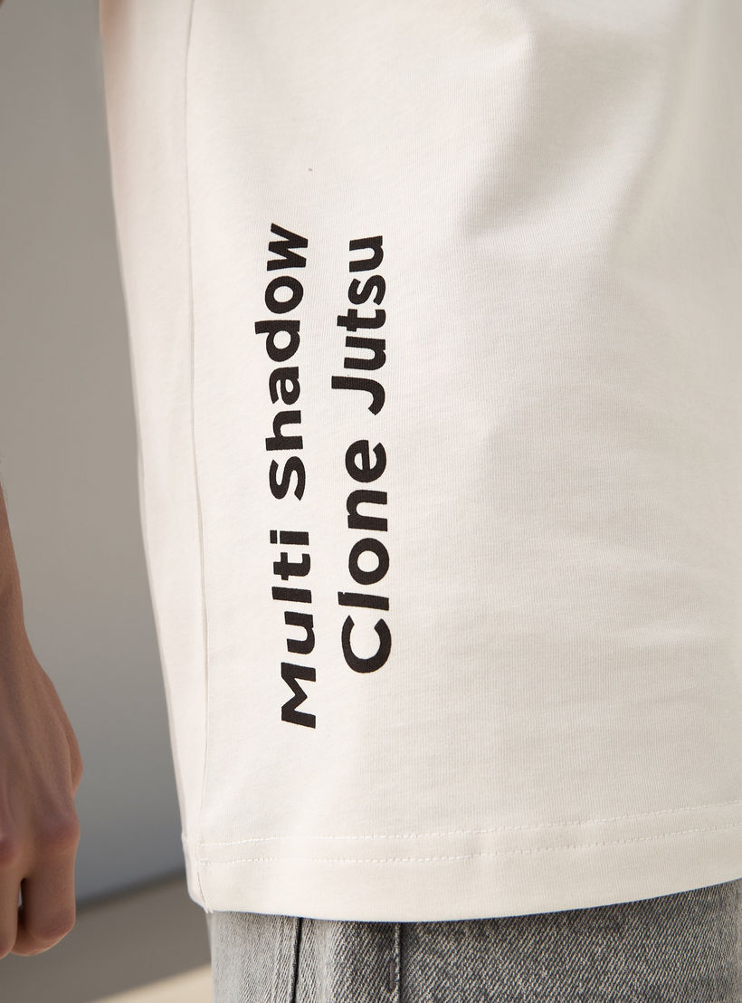 تيشيرت بياقة ضيقة وطبعات كاكاشي-men-clothing-tshirtsandpolos-tshirts-image-4