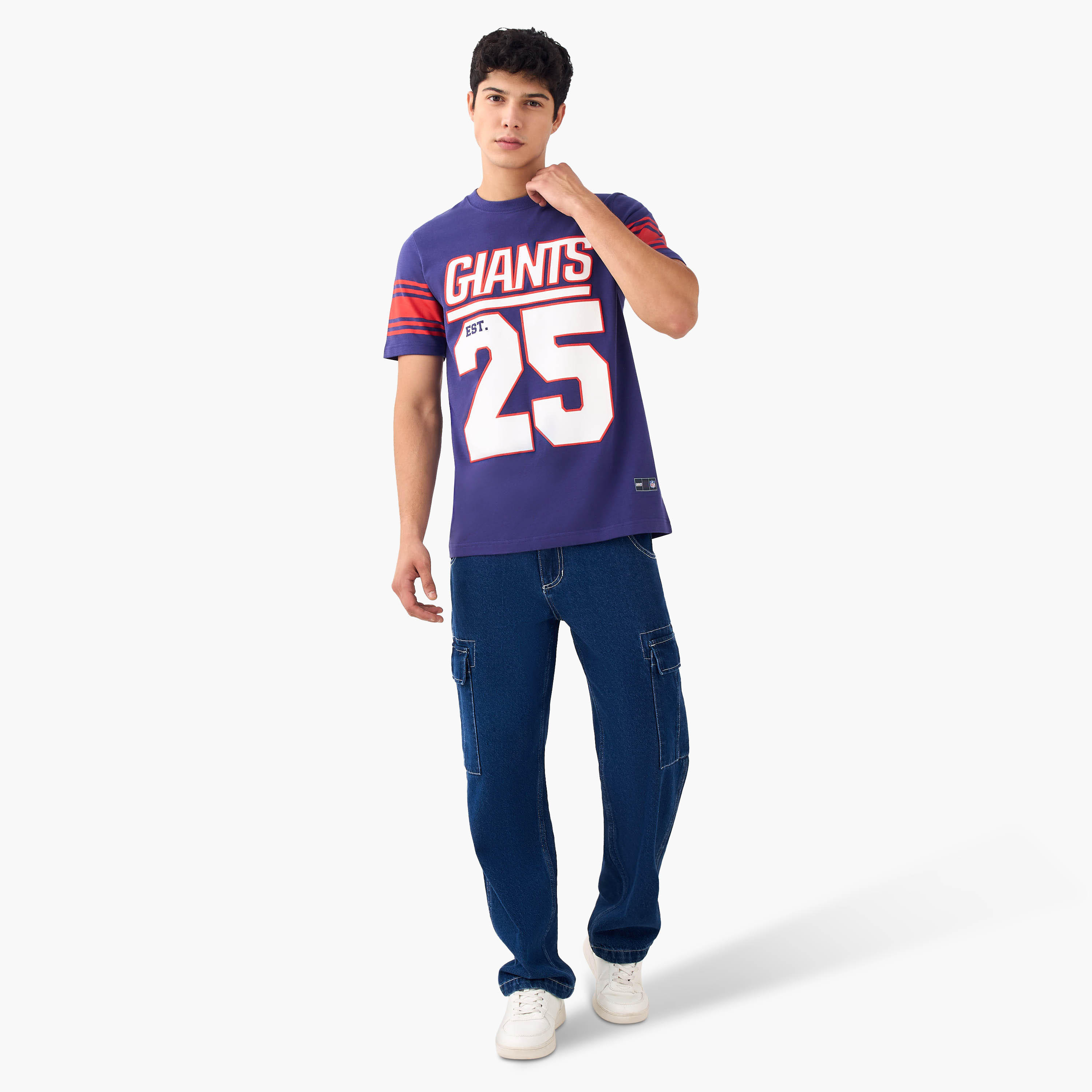 تيشيرت بياقة ضيقة وطبعات-men-clothing-tshirtsandpolos-tshirts-image-3