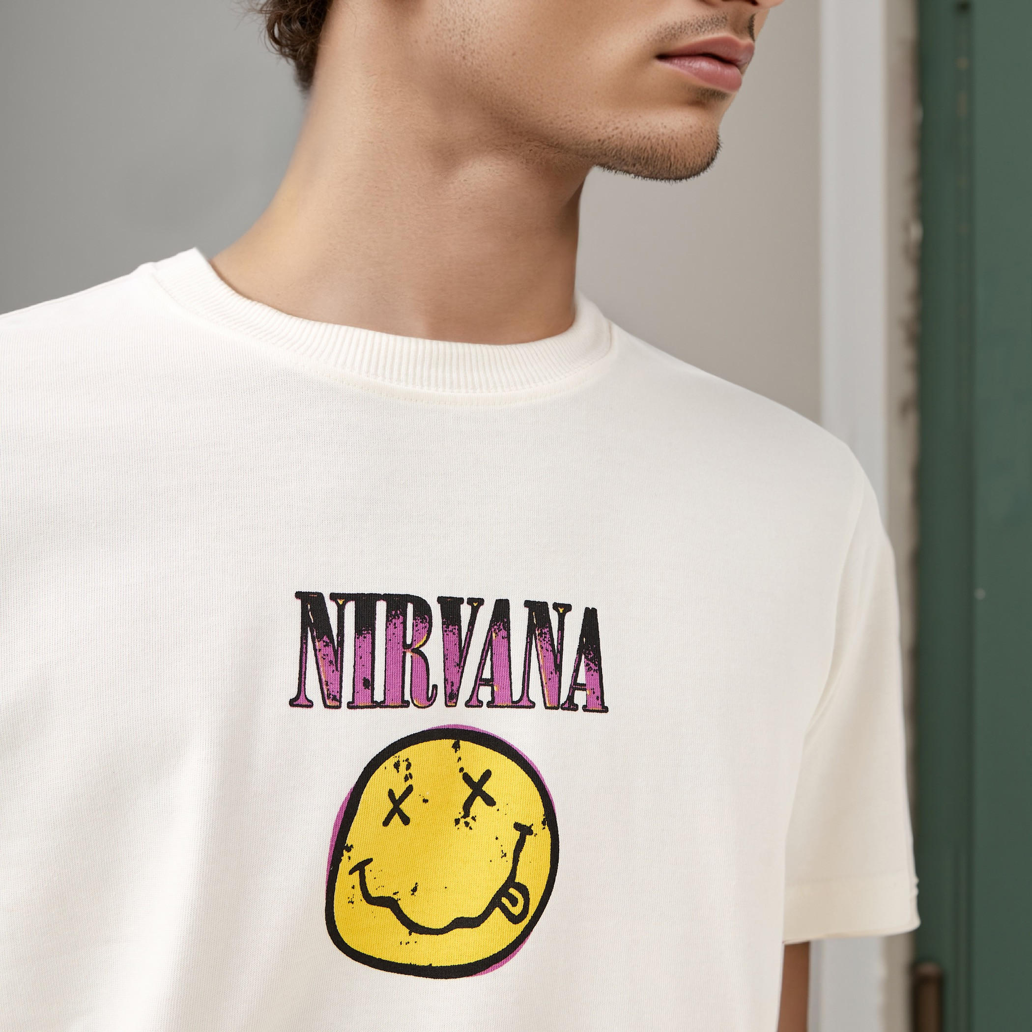 تيشيرت بوكسي بأكمام قصيرة وياقة ضيقة وطبعات-men-clothing-tshirtsandpolos-tshirts-image-4