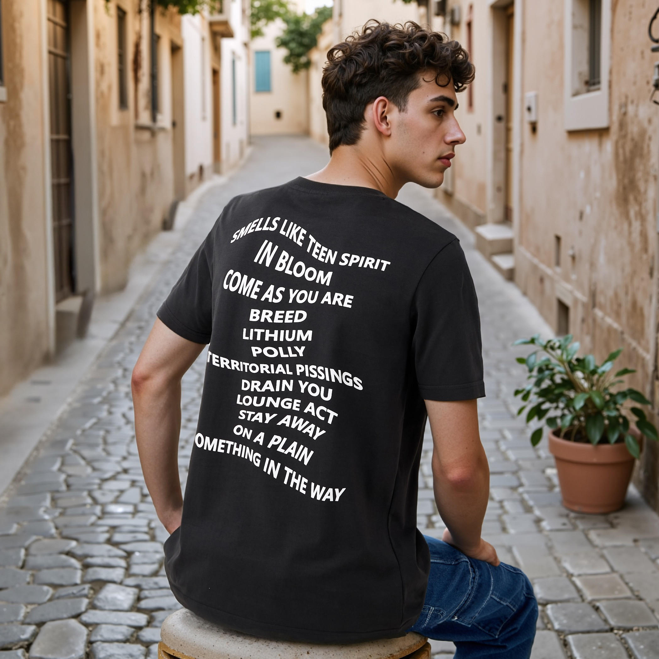 تيشيرت فضفاض بياقة ضيقة وطبعات نيرفانا-men-clothing-tshirtsandpolos-tshirts-image-5