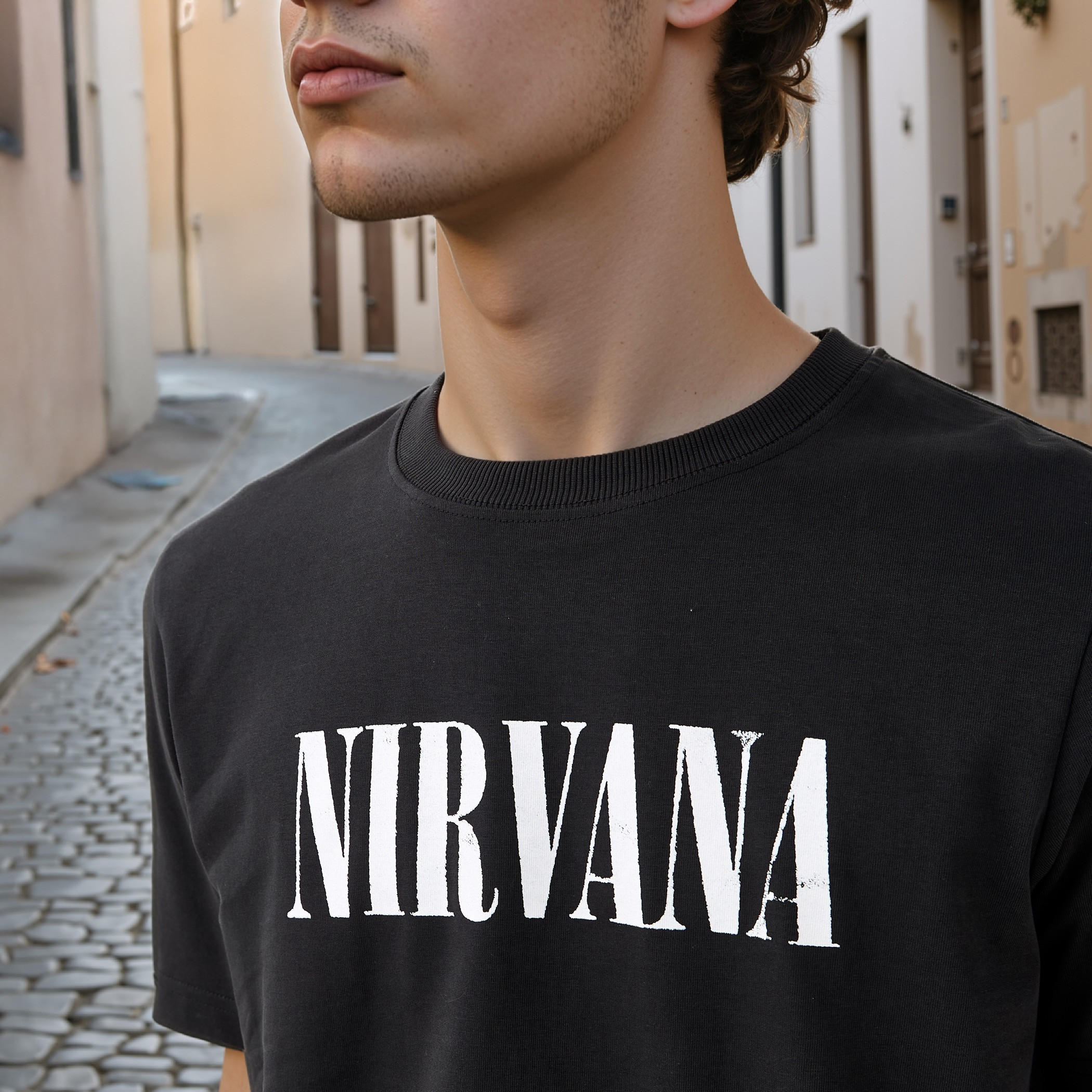 تيشيرت فضفاض بياقة ضيقة وطبعات نيرفانا-men-clothing-tshirtsandpolos-tshirts-image-2
