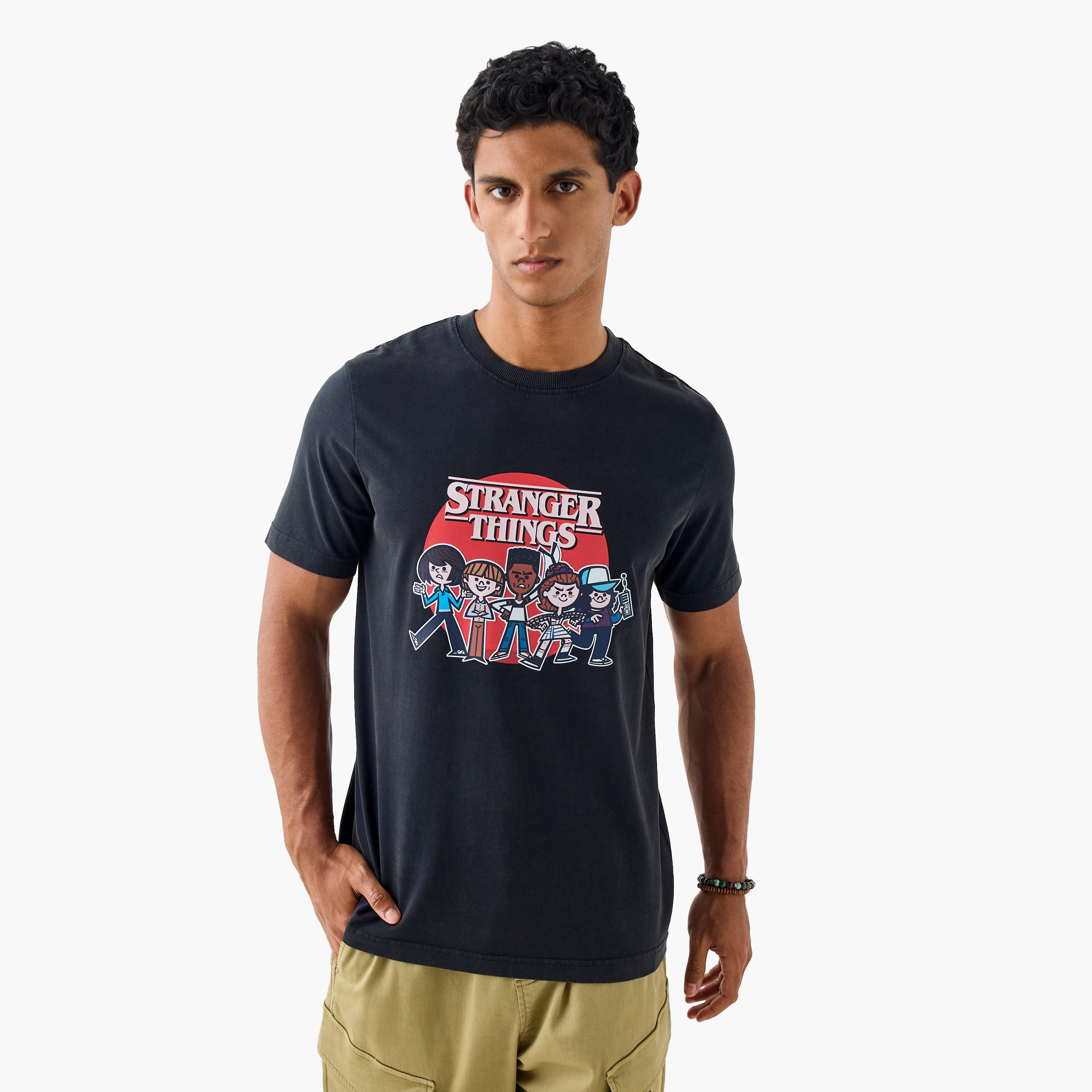 تيشيرت بياقة ضيقة وطبعات-men-clothing-tshirtsandpolos-tshirts-image-1