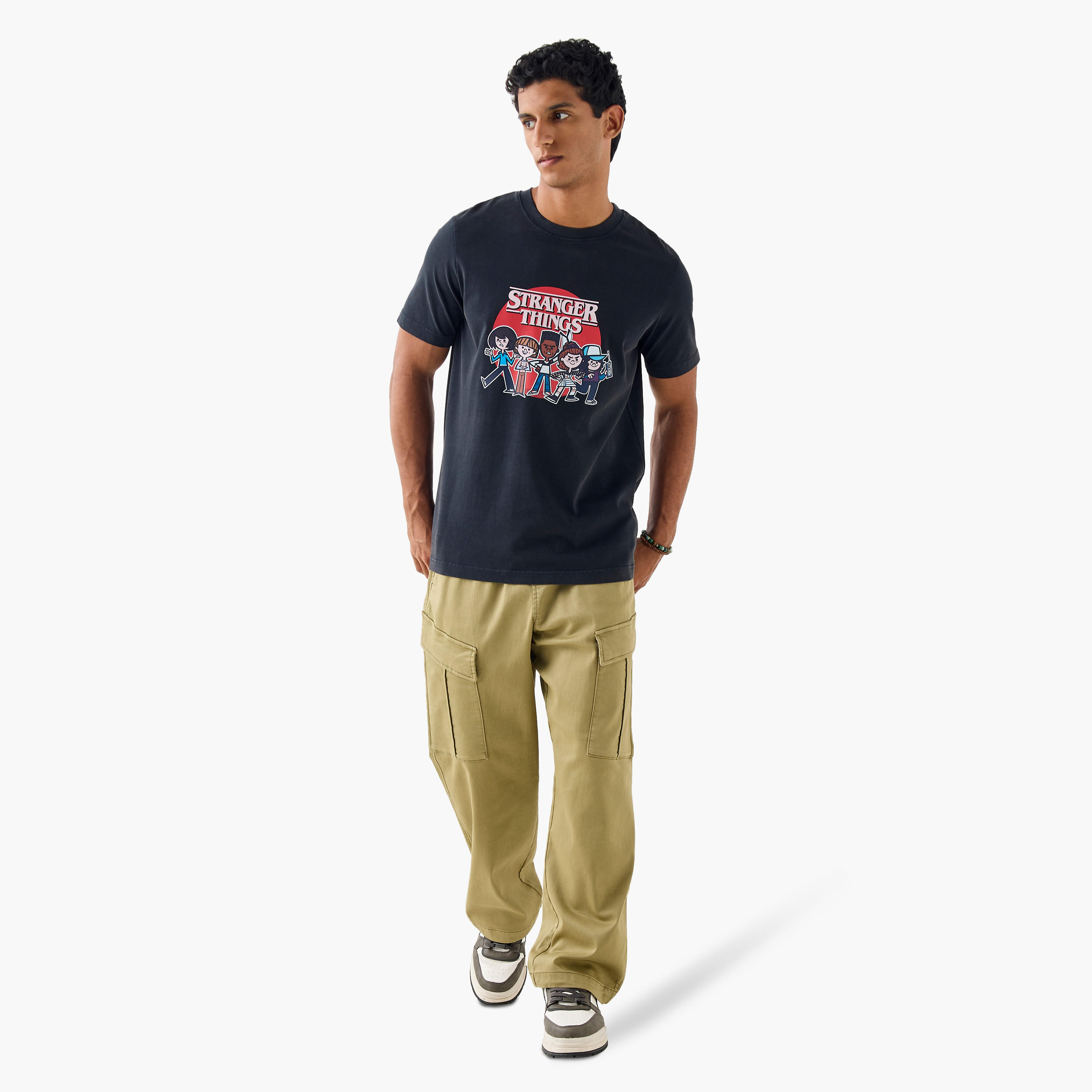 تيشيرت بياقة ضيقة وطبعات-men-clothing-tshirtsandpolos-tshirts-image-2