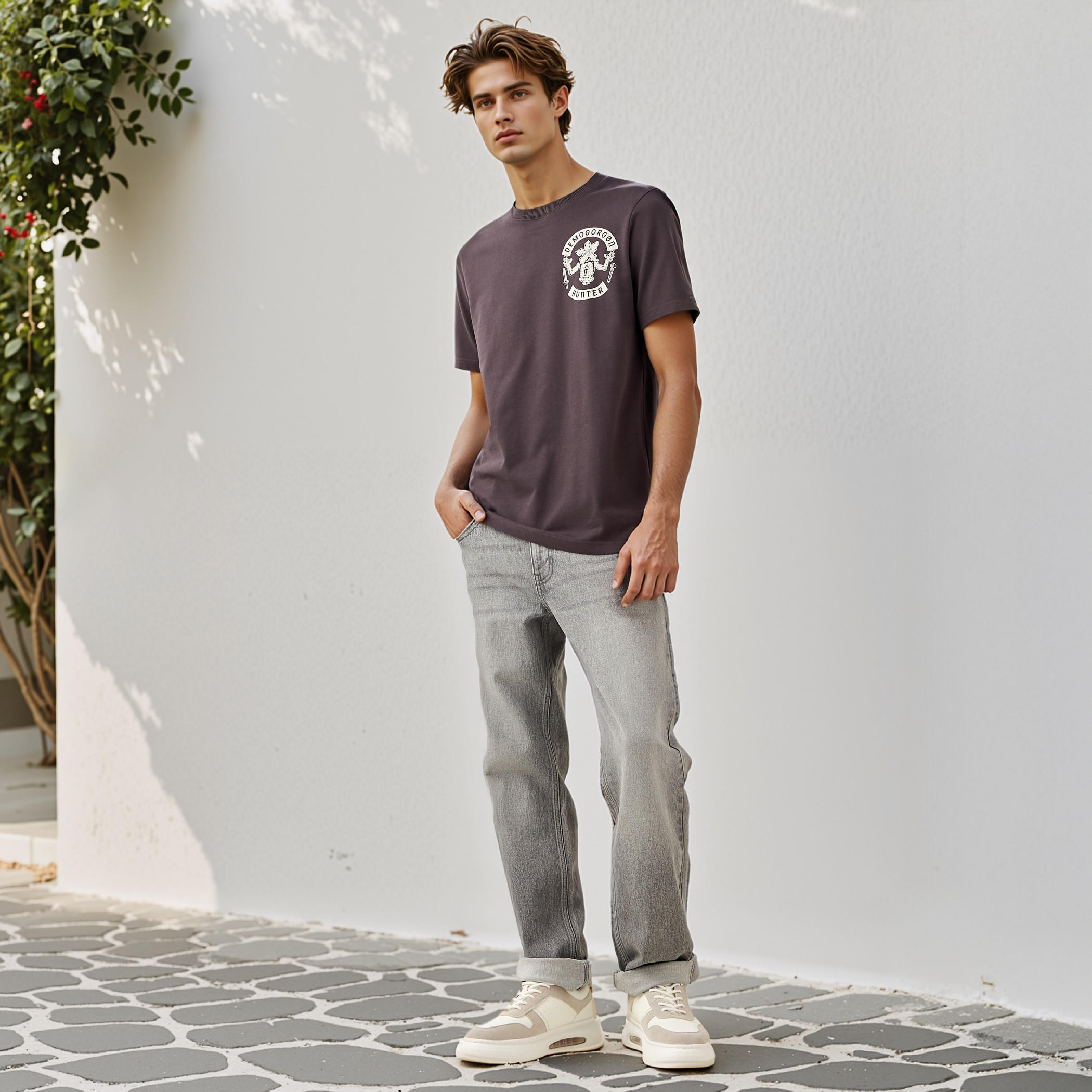 تيشيرت بياقة ضيقة وطبعات سترينجر ثينجز-men-clothing-tshirtsandpolos-tshirts-image-2