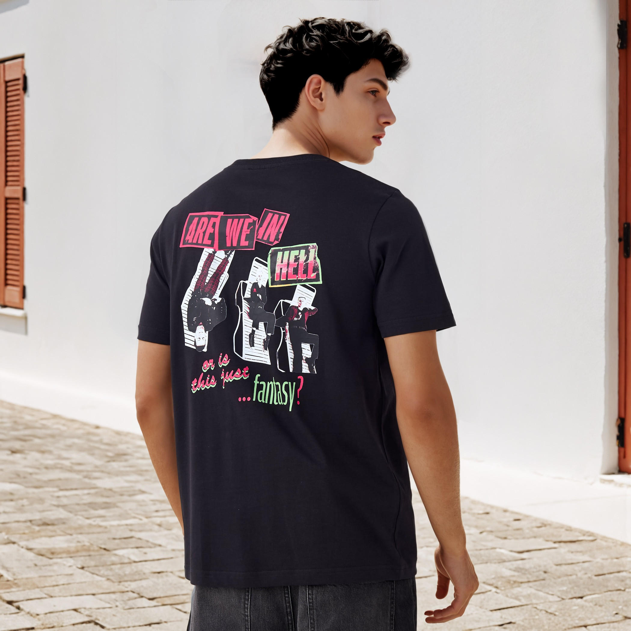 تيشيرت بياقة ضيقة وطبعات-men-clothing-tshirtsandpolos-tshirts-image-5