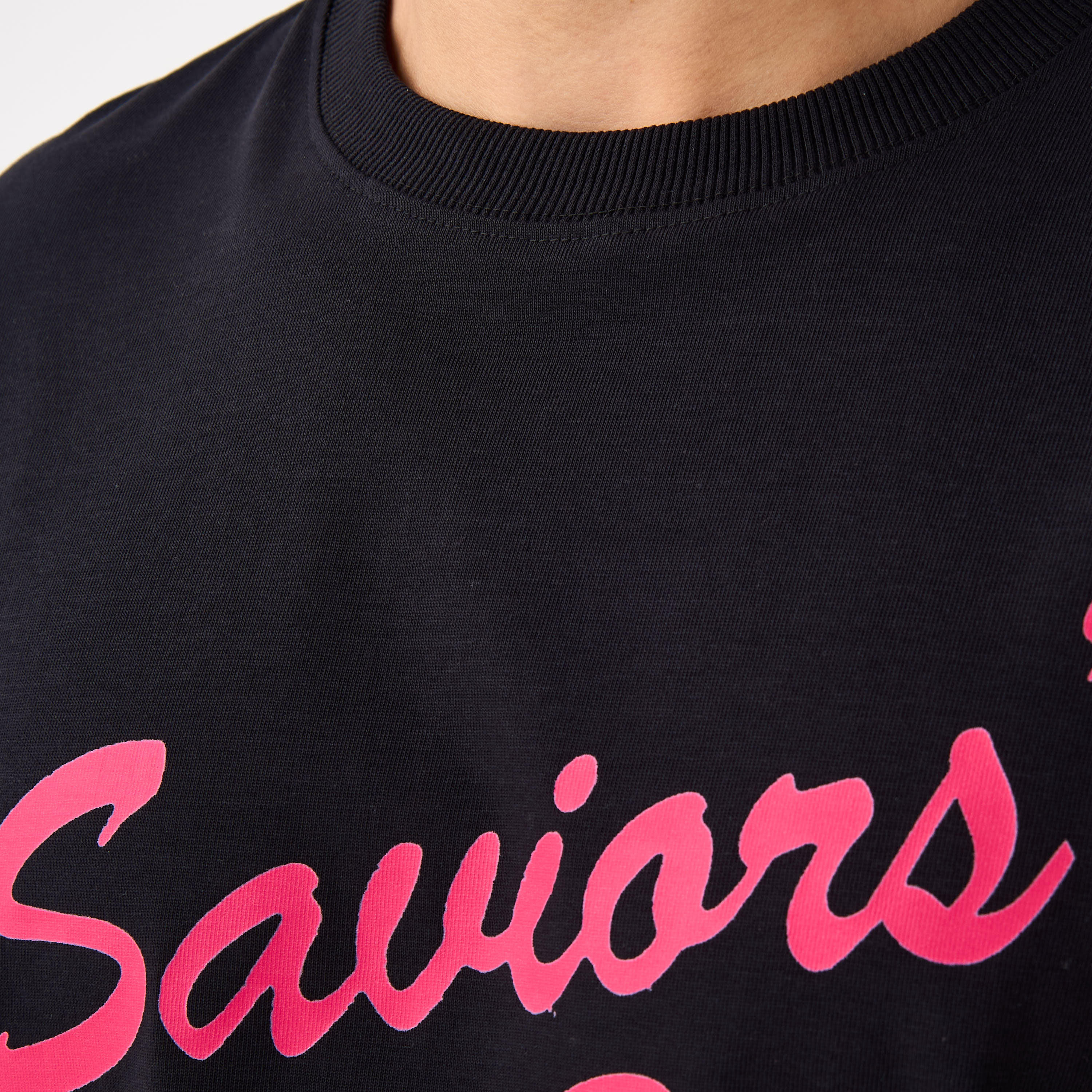 تيشيرت بياقة ضيقة وطبعات-men-clothing-tshirtsandpolos-tshirts-image-1