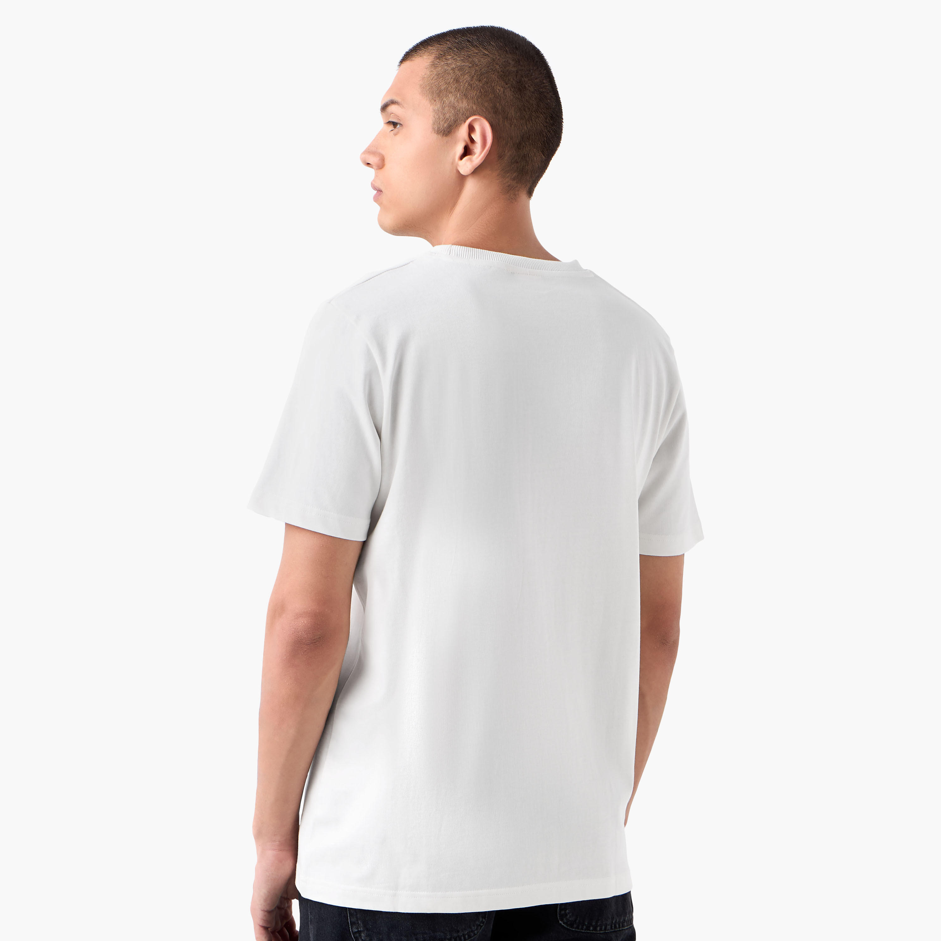 تيشيرت بياقة ضيقة وطبعات-men-clothing-tshirtsandpolos-tshirts-image-3