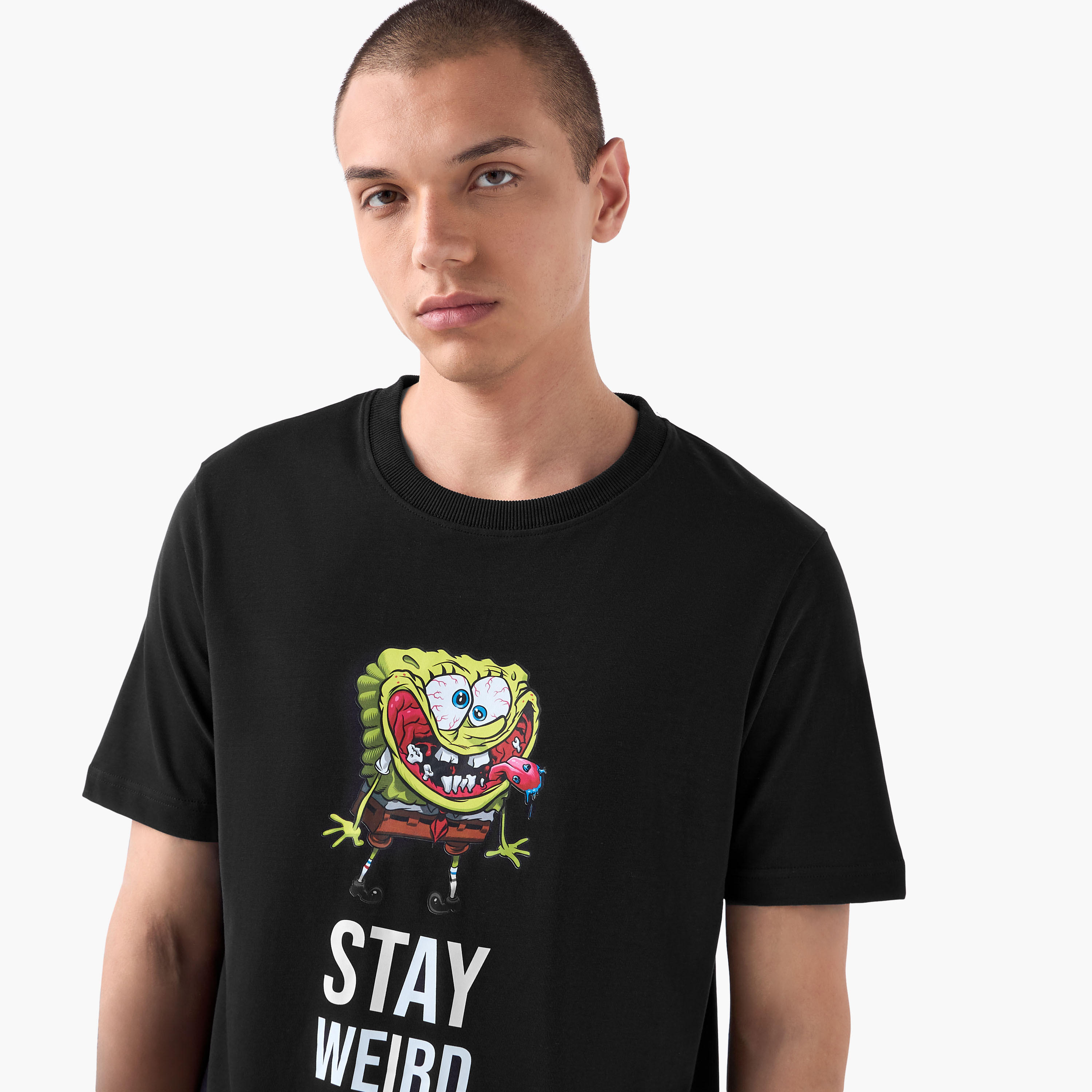 تيشيرت بياقة ضيقة وطبعات-men-clothing-tshirtsandpolos-tshirts-image-2