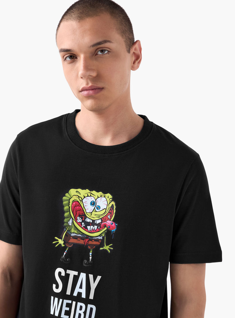 تيشيرت بياقة ضيقة وطبعات-men-clothing-tshirtsandpolos-tshirts-image-2