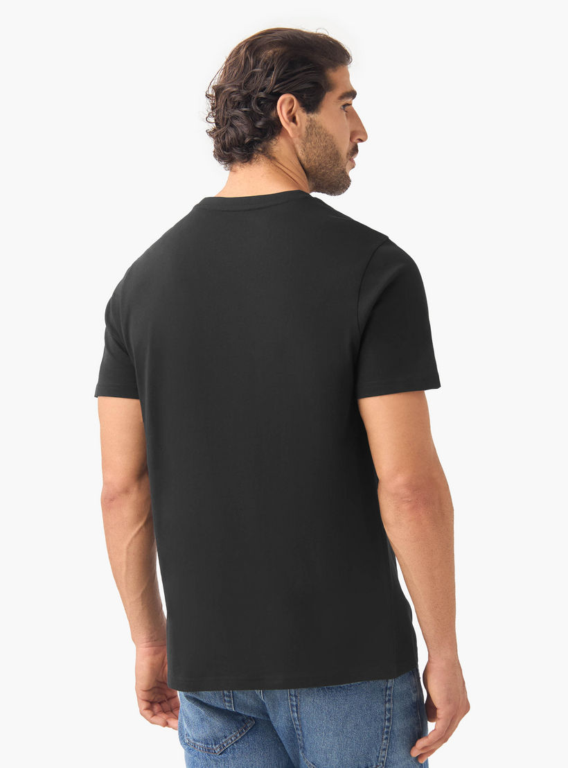 تيشيرت بقصة عادية وياقة ضيقة - طقم من 2-men-clothing-tshirtsandpolos-tshirts-image-4