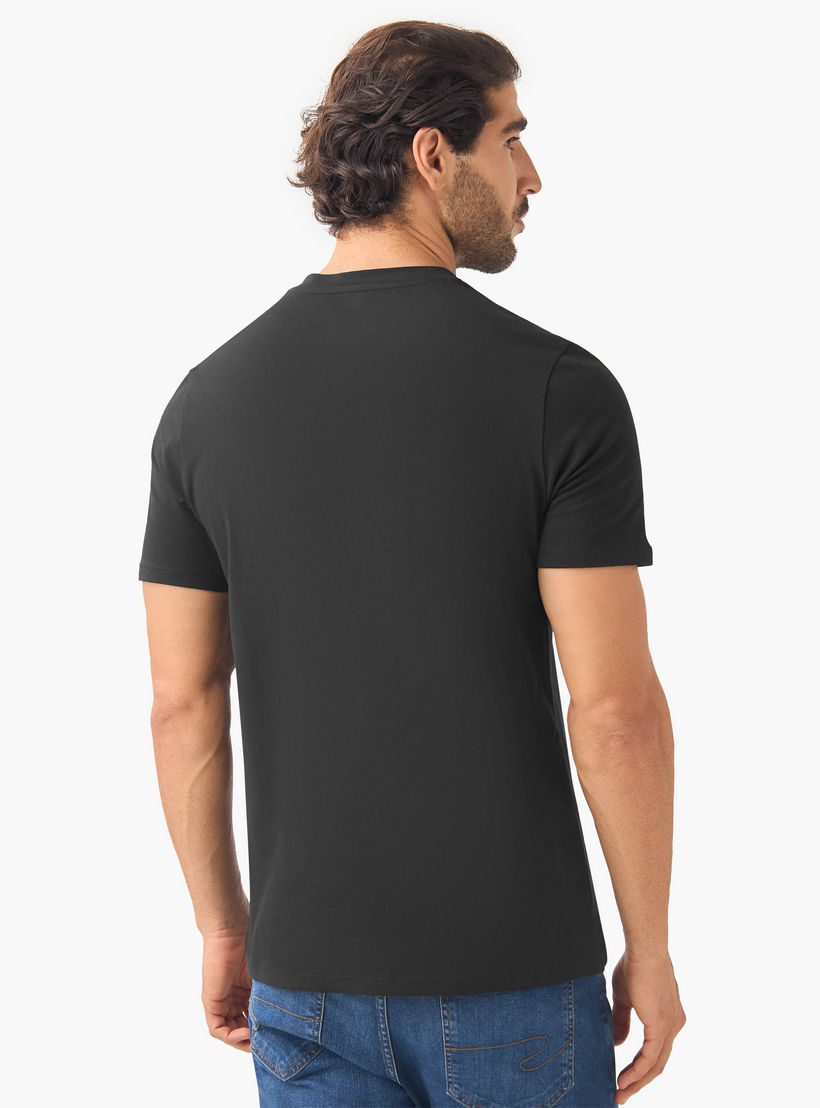تيشيرت بقصة سليم وياقة ضيقة وأكمام قصيرة - طقم من 2-men-clothing-tshirtsandpolos-tshirts-image-5