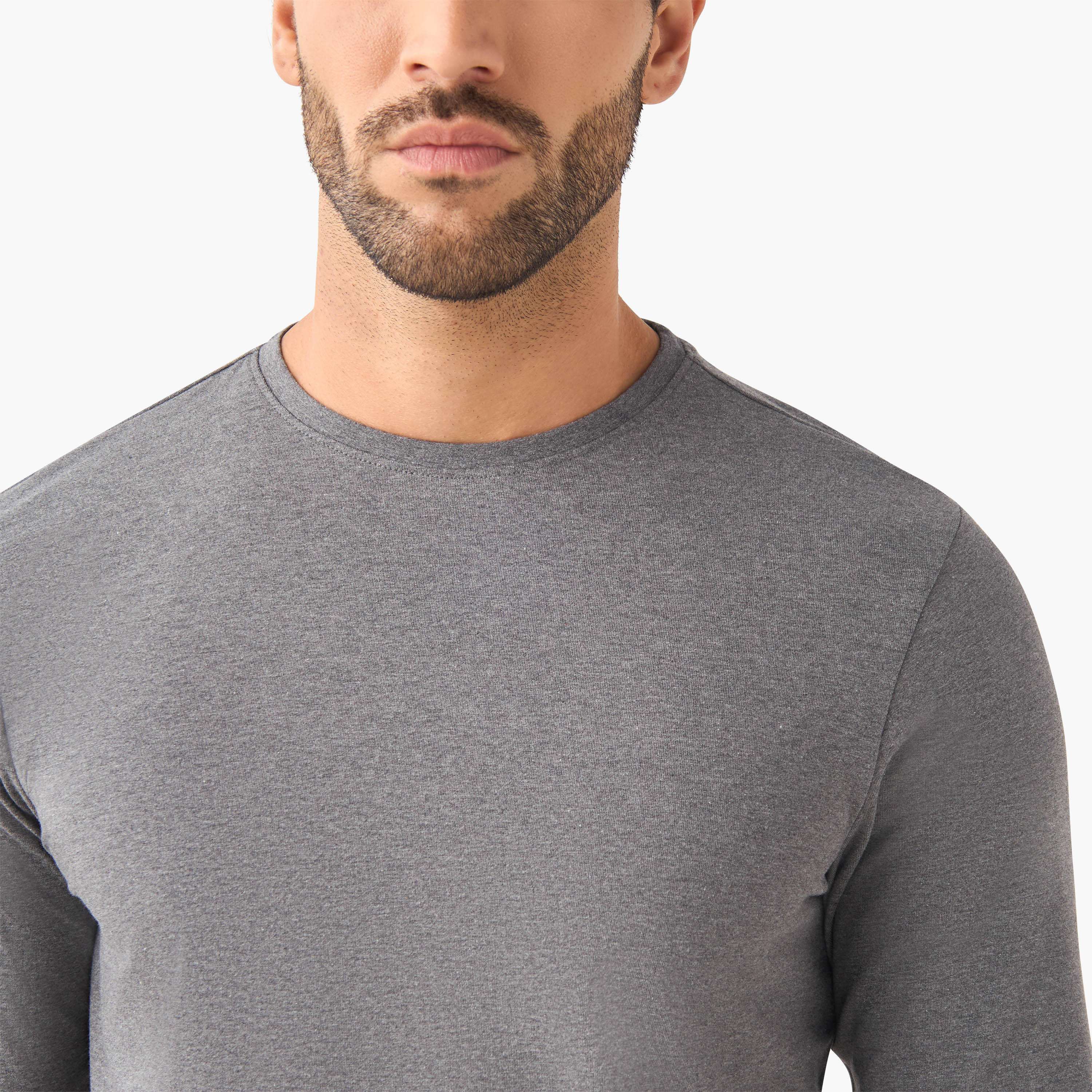 تيشيرت بقصة سليم وياقة ضيقة - طقم ن 3-men-clothing-tshirtsandpolos-tshirts-image-8