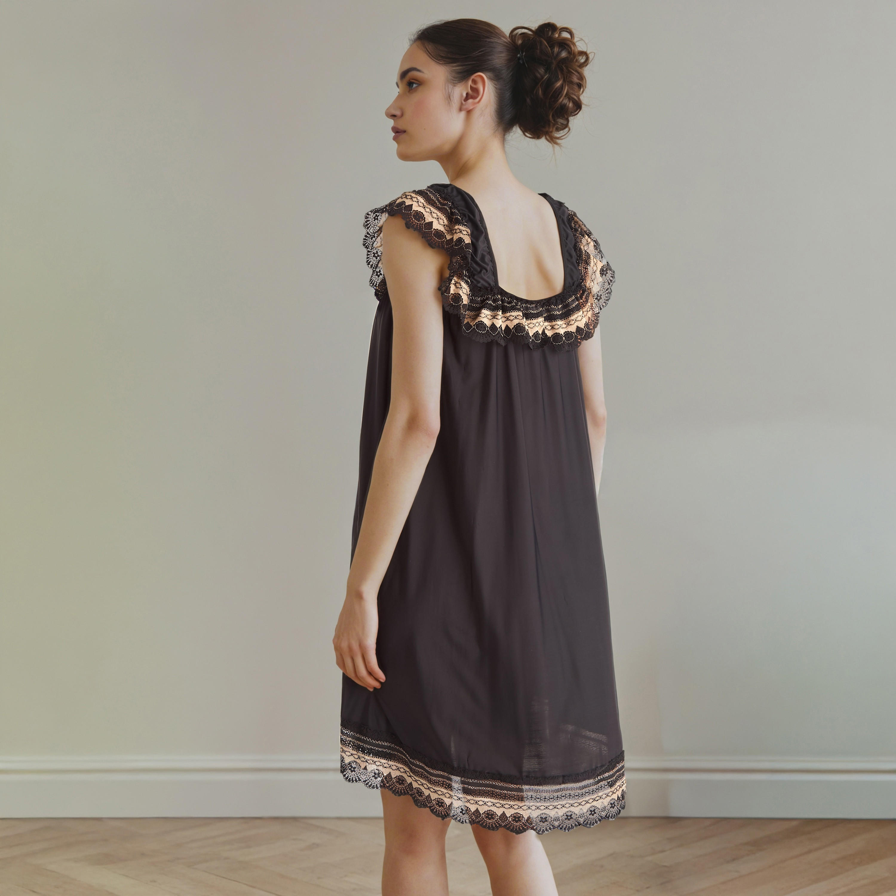 فستان نوم للعروس بحواف دانتيل مع سروال داخلي ثونج-women-clothing-nightwear-robes-image-2