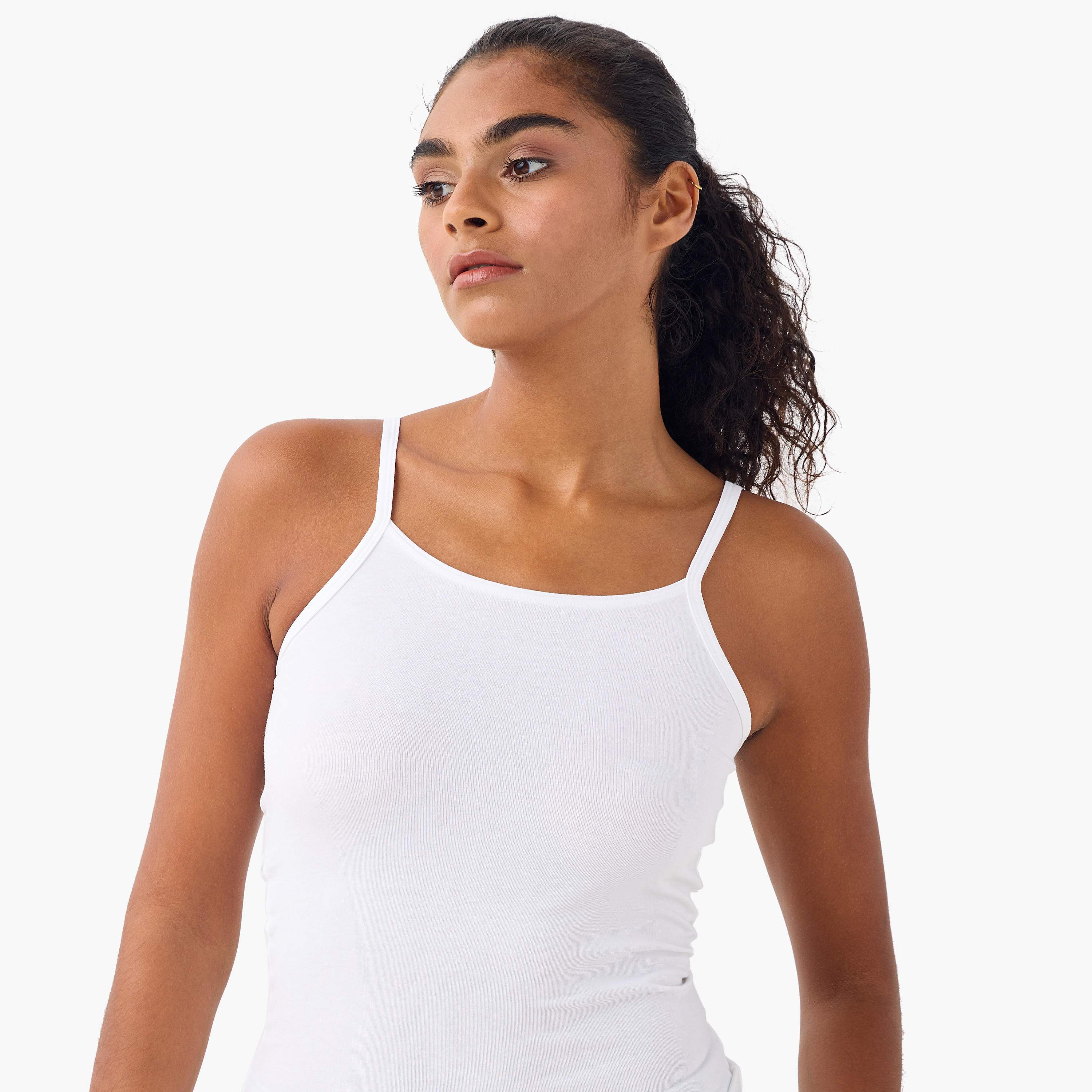قمصان داخلية بحمالات رفيعة ورقبة واسعة - طقم من 3 قطع-women-clothing-lingerie-camisoles-image-6