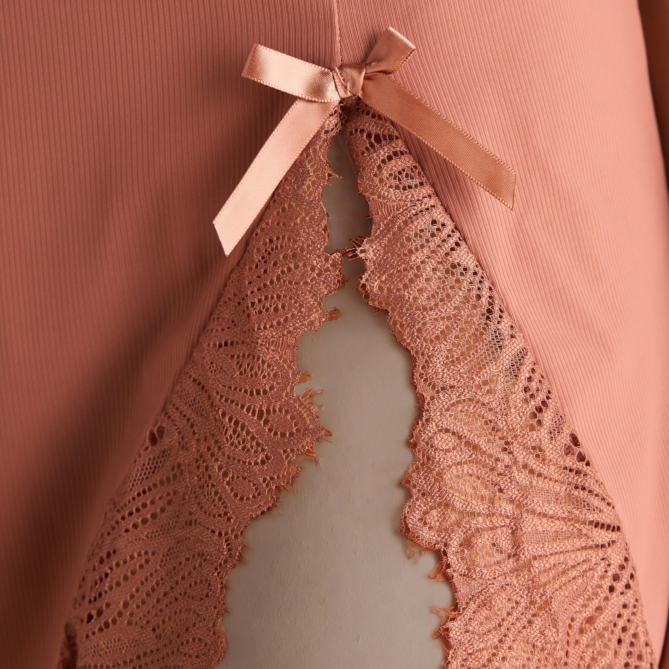 طقم بيبي دول دانتيل بارز الملمس مع سروال ثونج-women-clothing-nightwear-robes-image-5