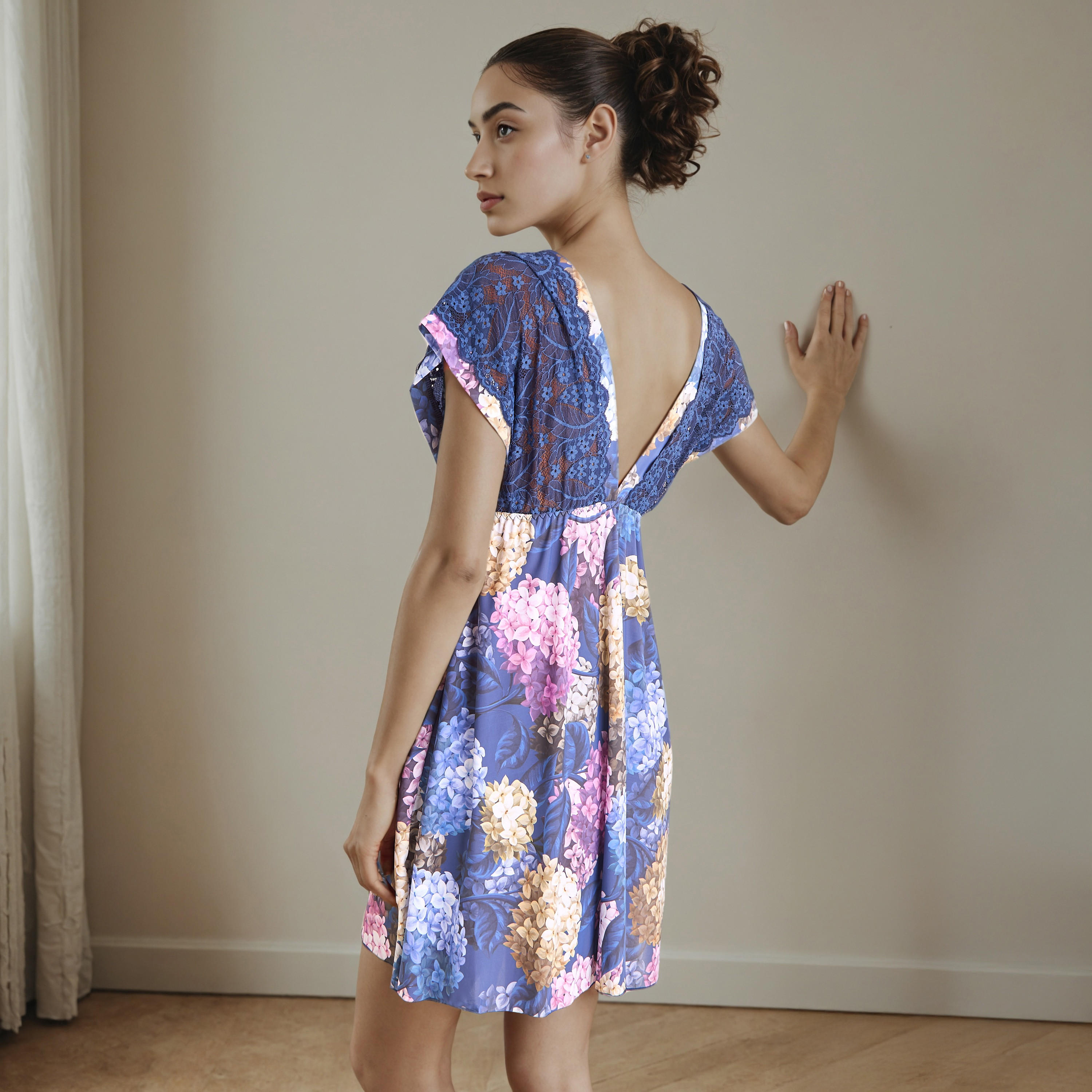 قميص نوم بطبعات زهور مع سروال ثونغ-women-clothing-nightwear-robes-image-2