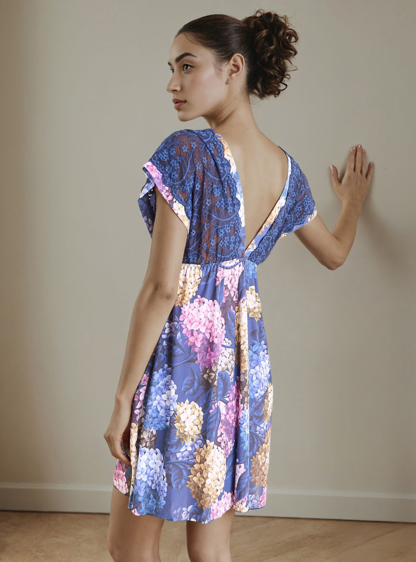 قميص نوم بطبعات زهور مع سروال ثونغ-women-clothing-nightwear-robes-image-2