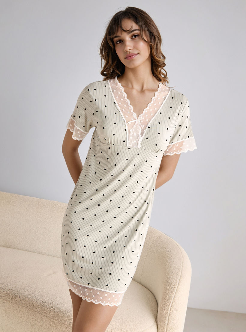 فستان نوم بطبعات منقطة وحافة دانتيل-women-clothing-nightwear-robes-image-5
