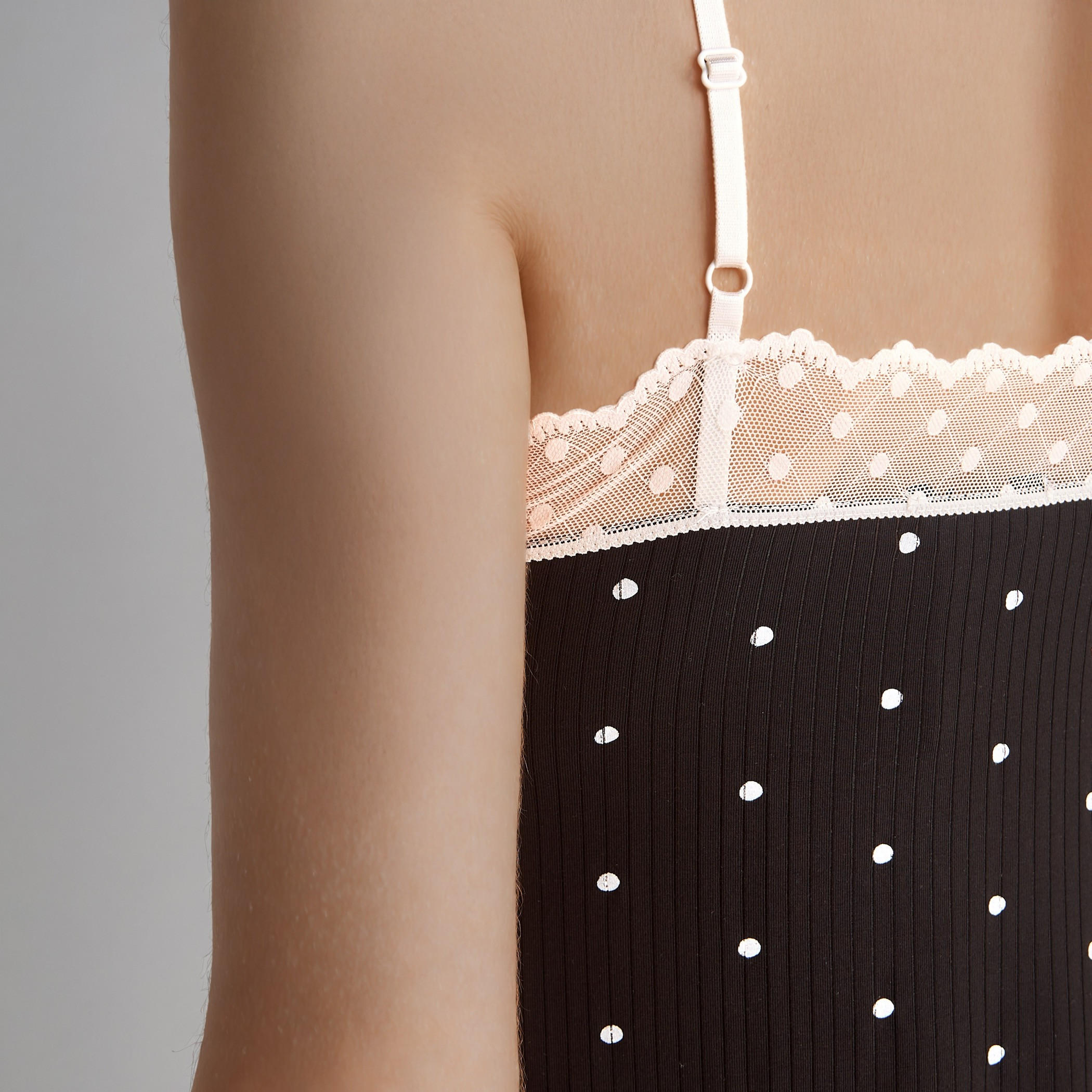 طقم شورت وقميص داخلي دانتيل منقط-women-clothing-nightwear-robes-image-4