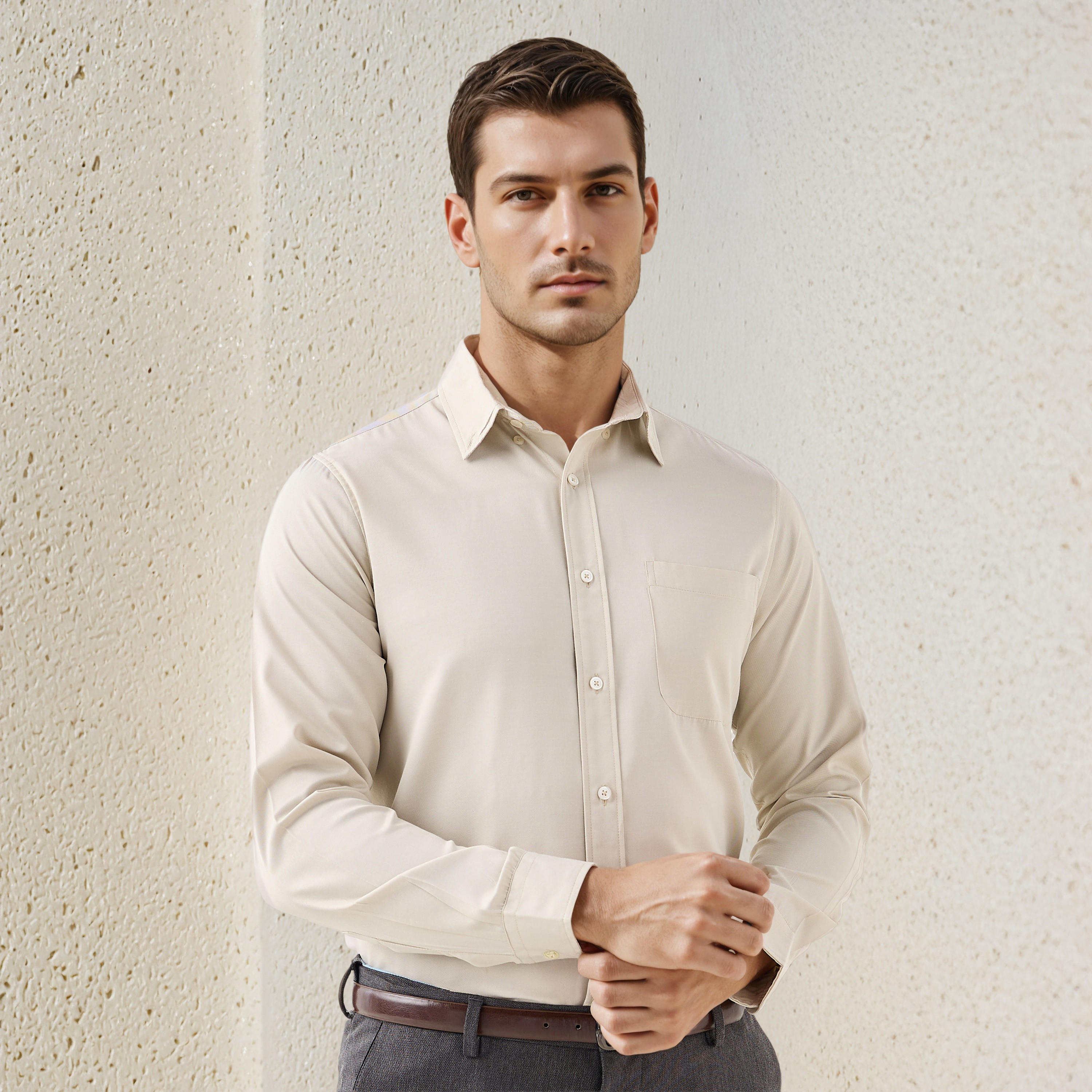 قميص تويل بياقة بأزرار وأكمام طويلة وقصّة عادية وجيب للرجال-men-clothing-shirts-image-1