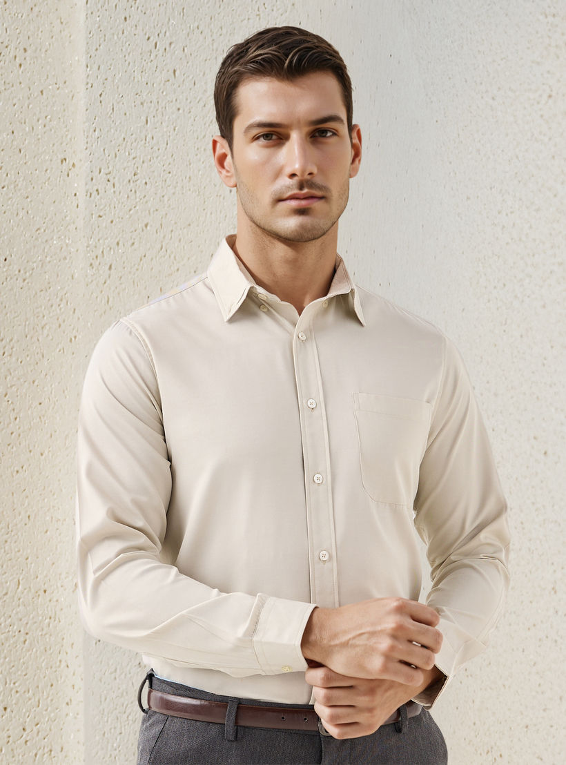 قميص تويل بياقة بأزرار وأكمام طويلة وقصّة عادية وجيب للرجال-men-clothing-shirts-image-1