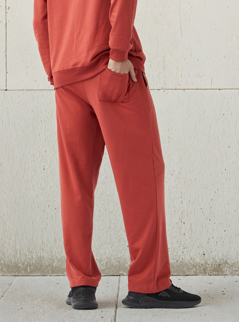 بنطلون رياضي بقصة مريحة من كابا-men-clothing-sportswearandactivewear-bottoms-joggers-image-4
