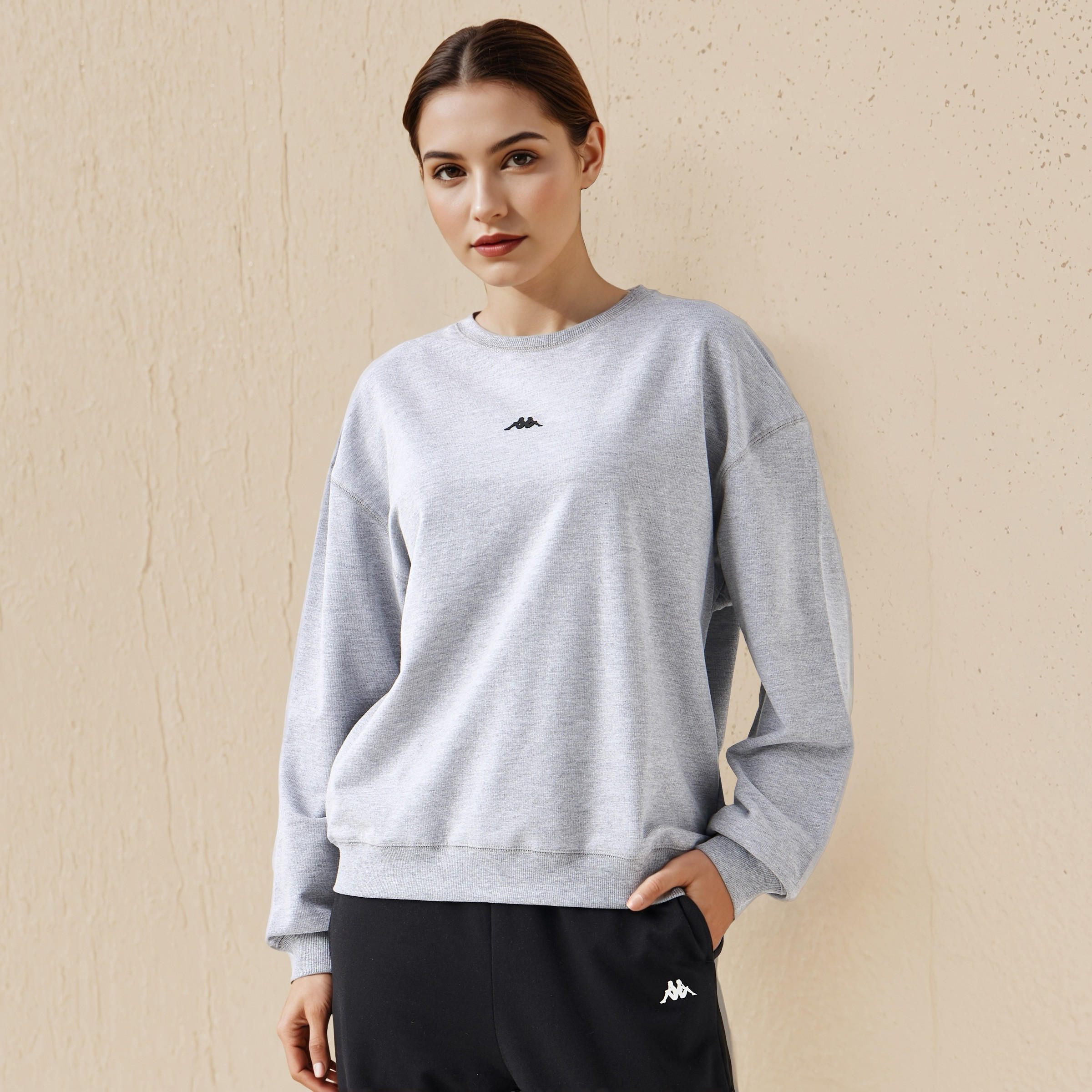 سويت شيرت بقصّة عادية من كابا-women-clothing-sportswearandactivewear-hoodiesandsweatshirts-image-1