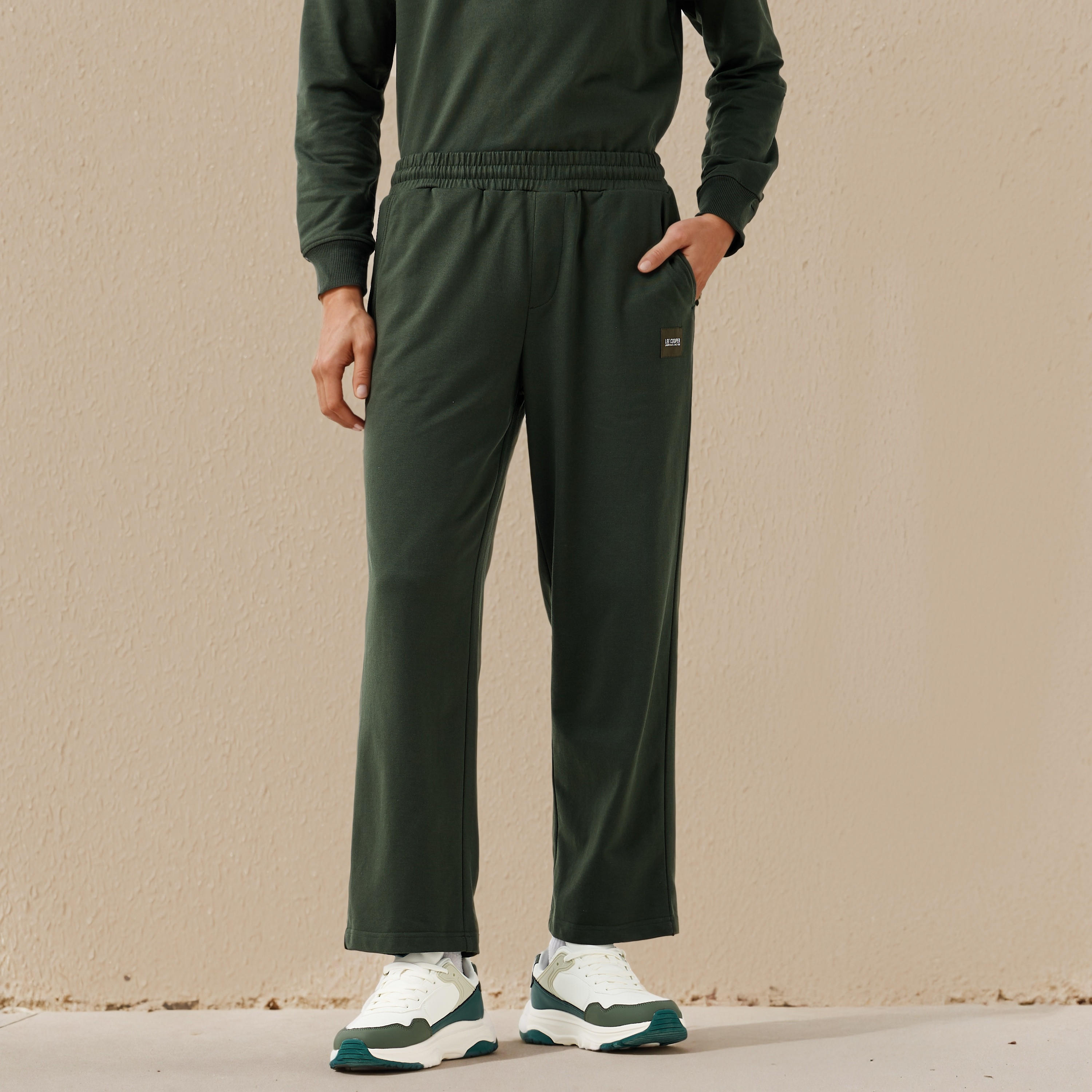 بنطلون رياضي بقصة مريحة من لي كوبر-men-clothing-bottoms-joggers-image-4