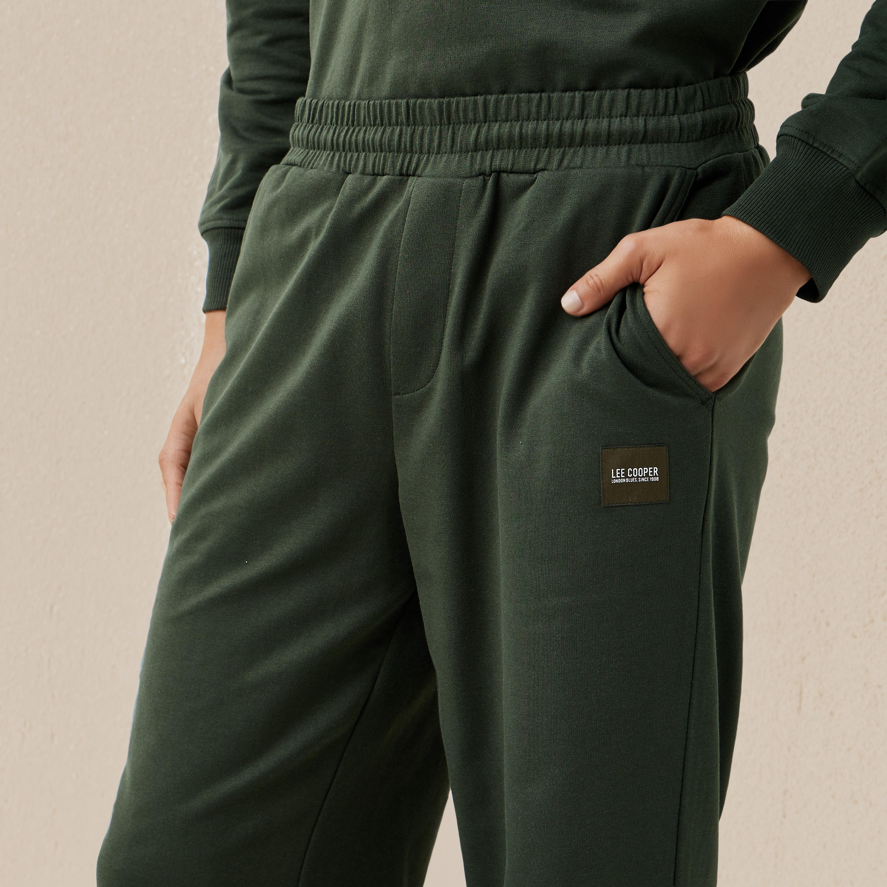 بنطلون رياضي بقصة مريحة من لي كوبر-men-clothing-bottoms-joggers-image-1