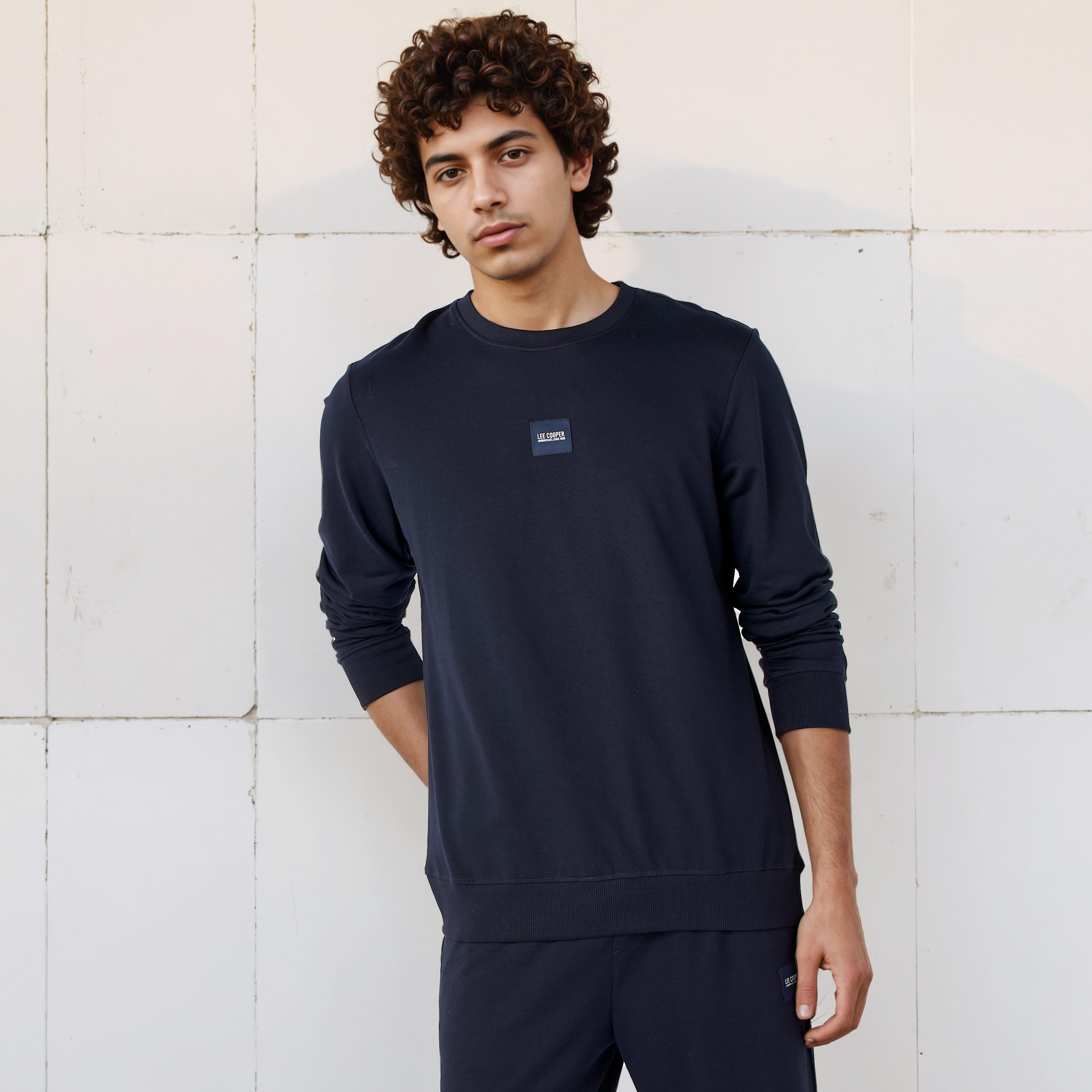 سويت شيرت بقصة عادية من لي كوبر-men-winterwear-hoodiesandsweatshirts-image-6