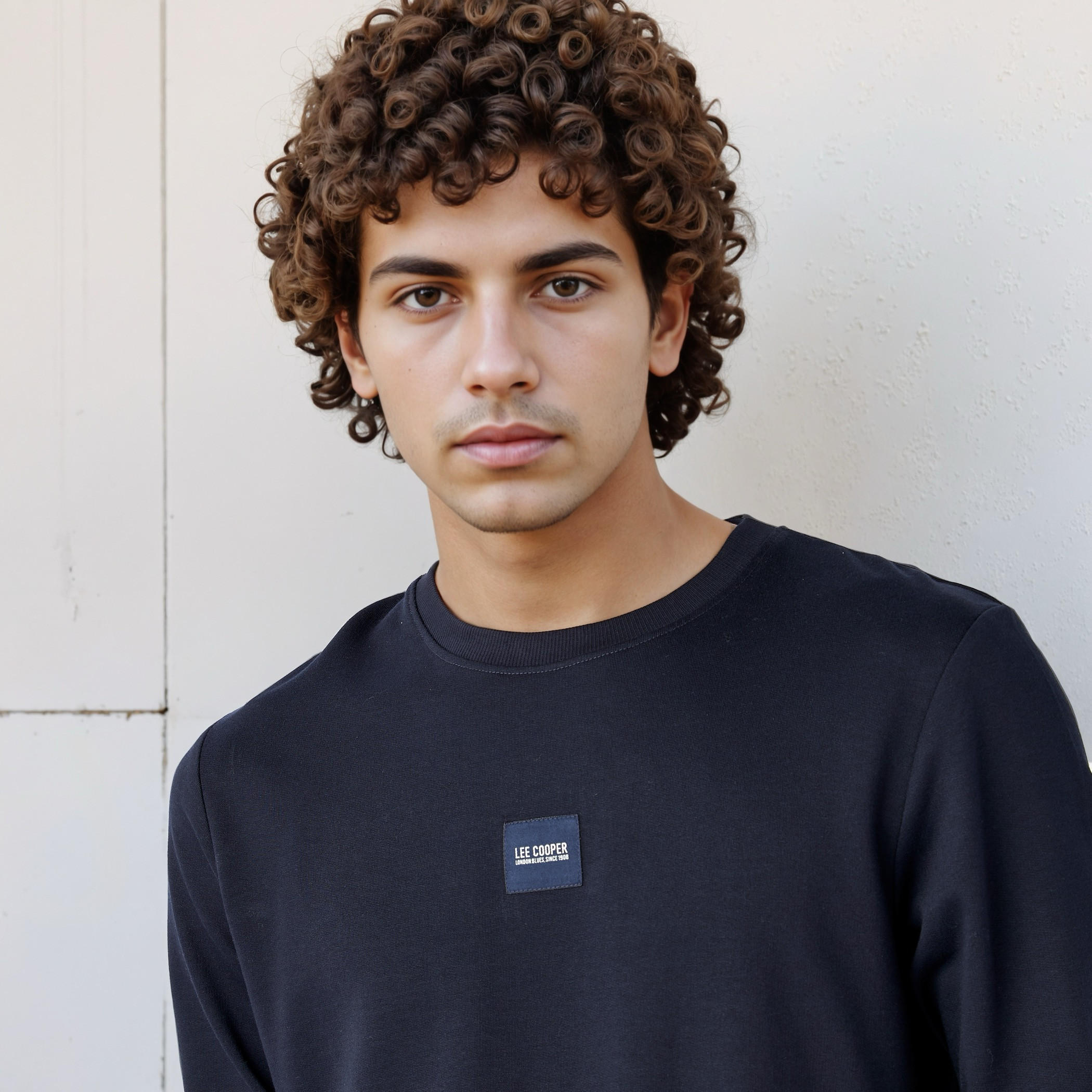 سويت شيرت بقصة عادية من لي كوبر-men-winterwear-hoodiesandsweatshirts-image-2