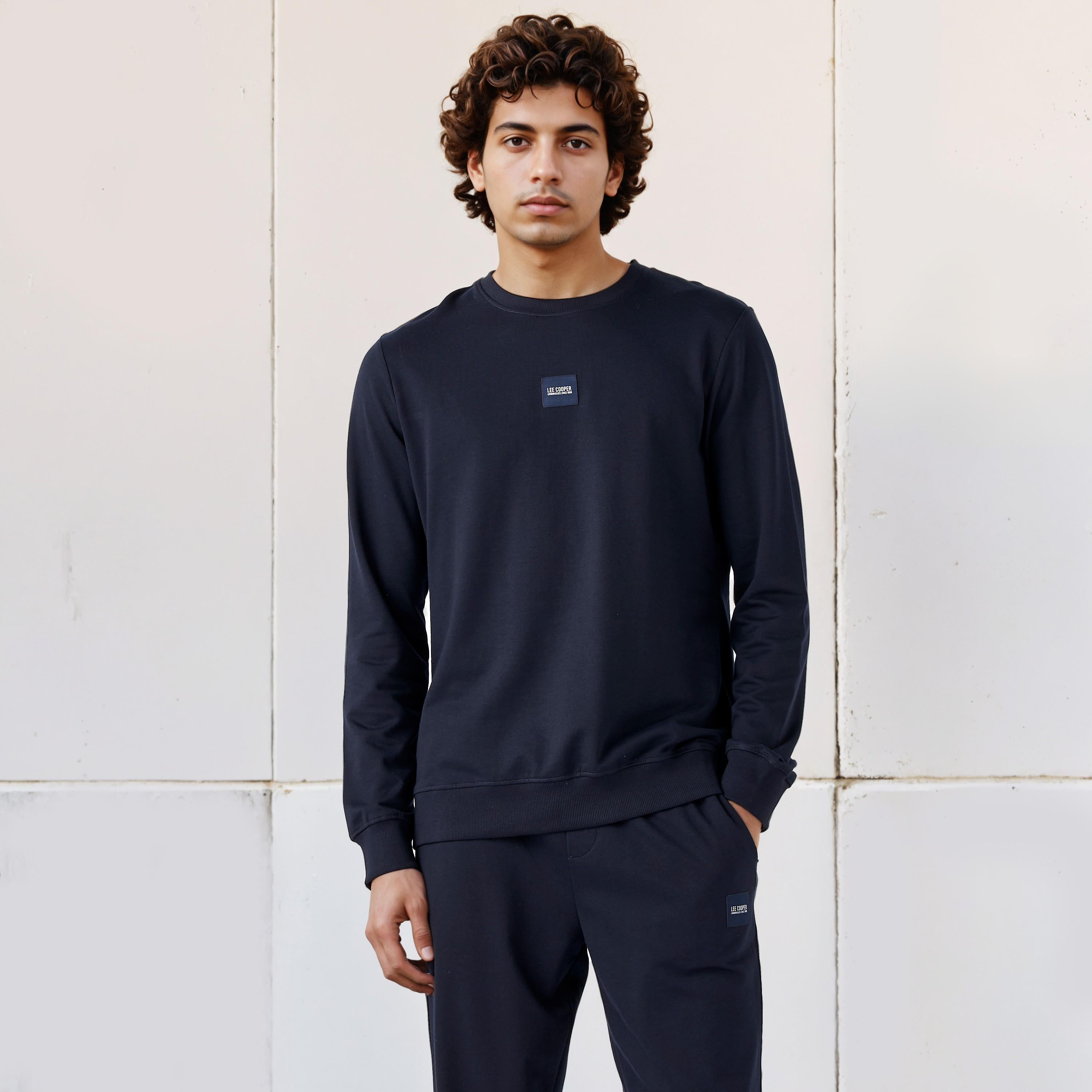 سويت شيرت بقصة عادية من لي كوبر-men-winterwear-hoodiesandsweatshirts-image-1