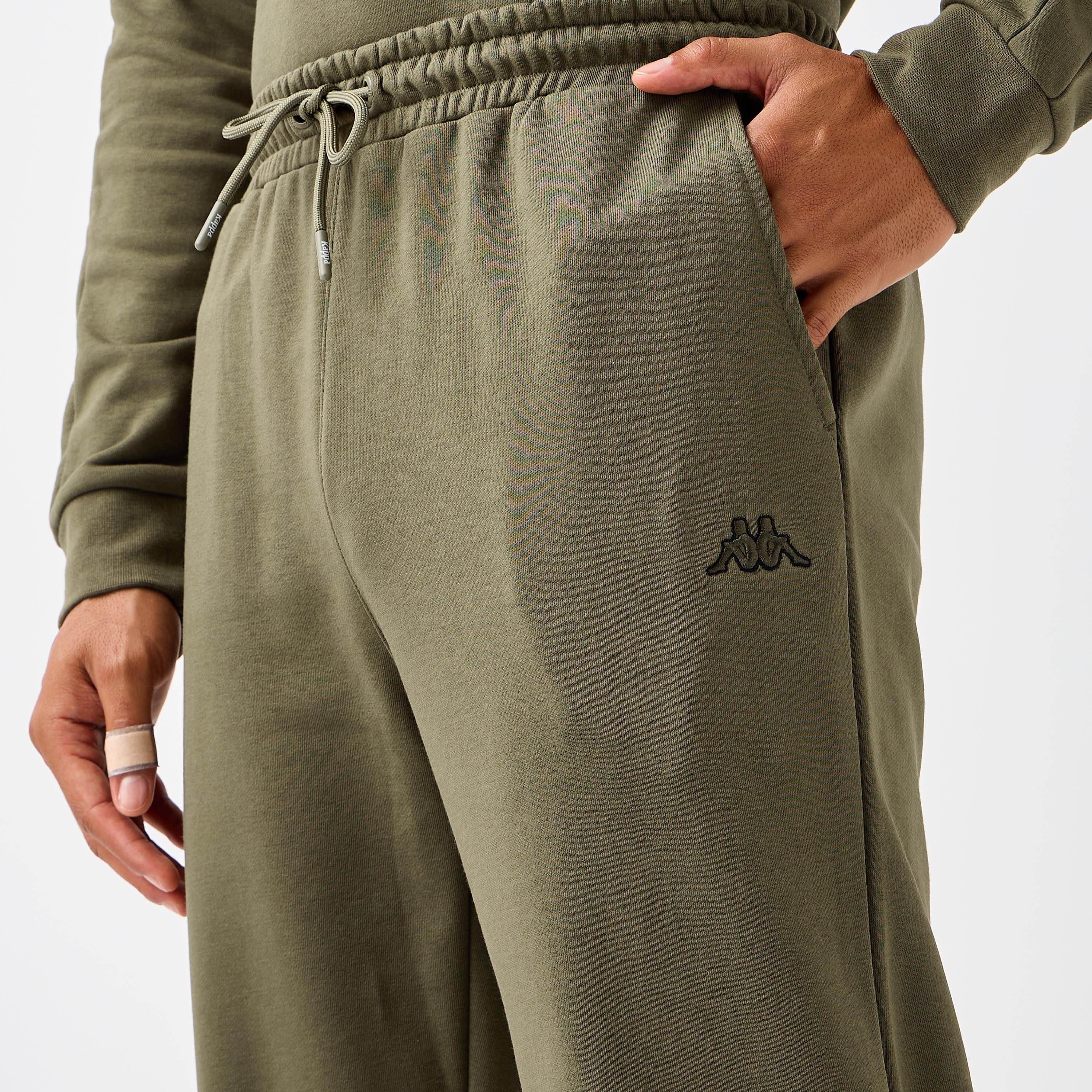 بنطلون رياضي بقصّة عادية وخصر مطاطي للرجال من كابا-men-clothing-sportswearandactivewear-bottoms-joggers-image-2