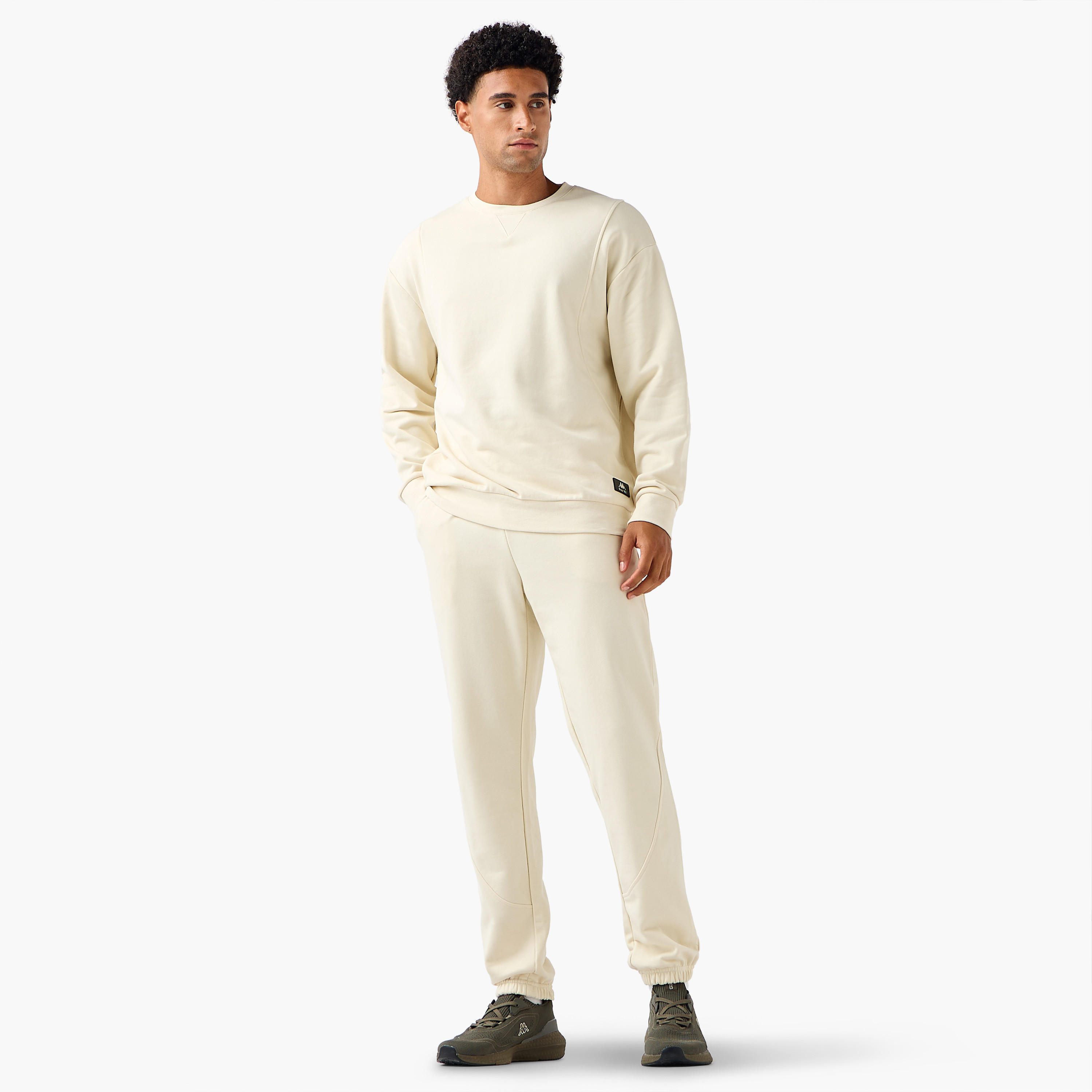 بنطلون رياضي بقصّة عادية وخصر مطاطي للرجال من كابا-men-clothing-sportswearandactivewear-bottoms-joggers-image-4