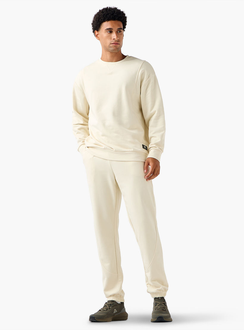 بنطلون رياضي بقصّة عادية وخصر مطاطي للرجال من كابا-men-clothing-sportswearandactivewear-bottoms-joggers-image-4