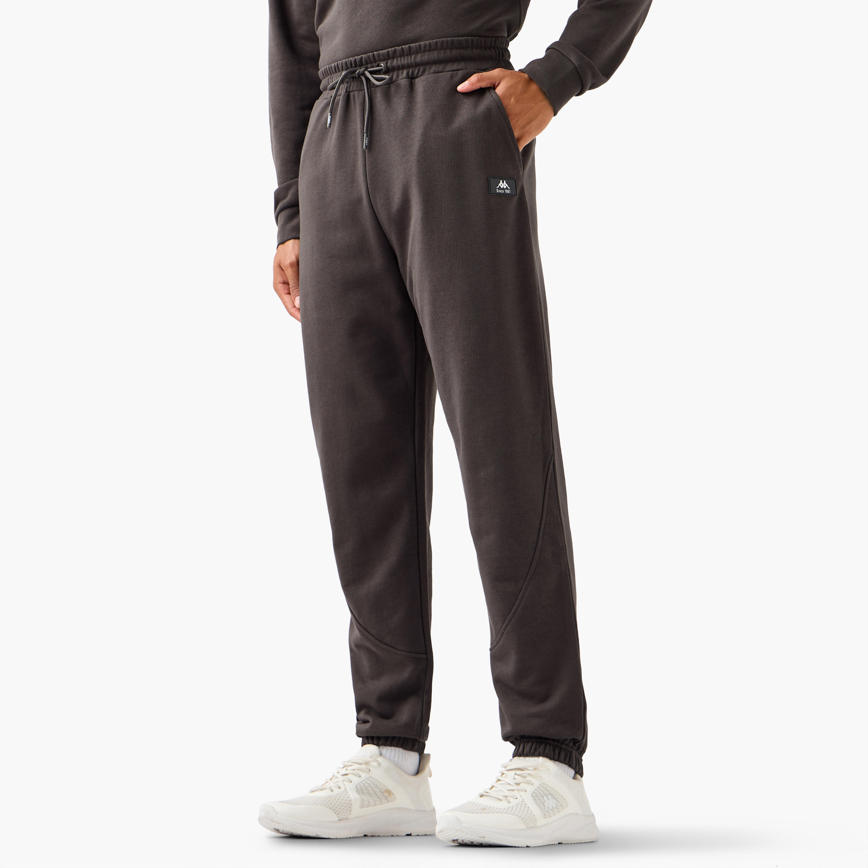 بنطلون رياضي بقصّة عادية وخصر مطاطي للرجال من كابا-men-clothing-sportswearandactivewear-bottoms-joggers-image-5