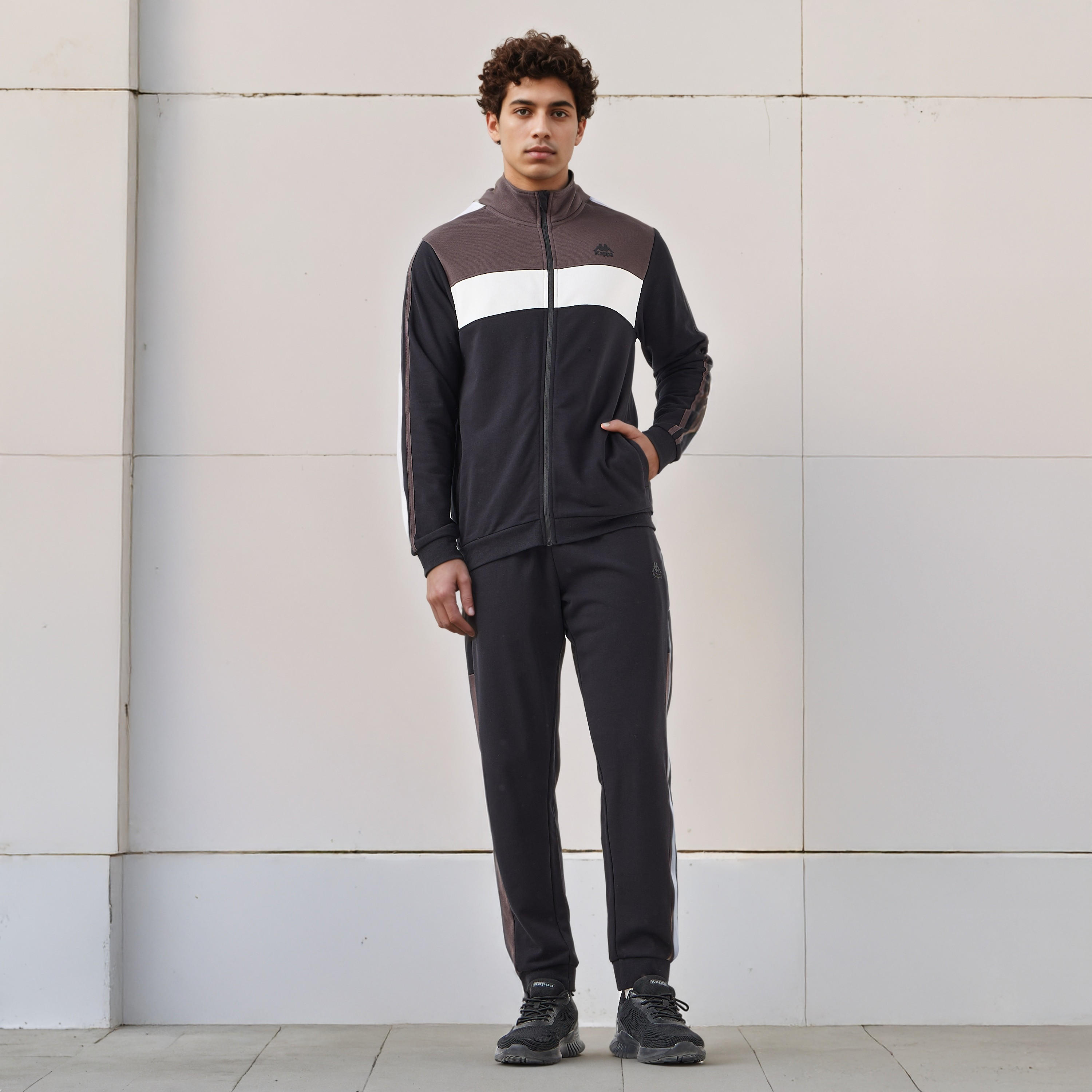 هودي قوالب ملونة بقصّة عادية للرجال من كابا-men-winterwear-hoodiesandsweatshirts-image-2